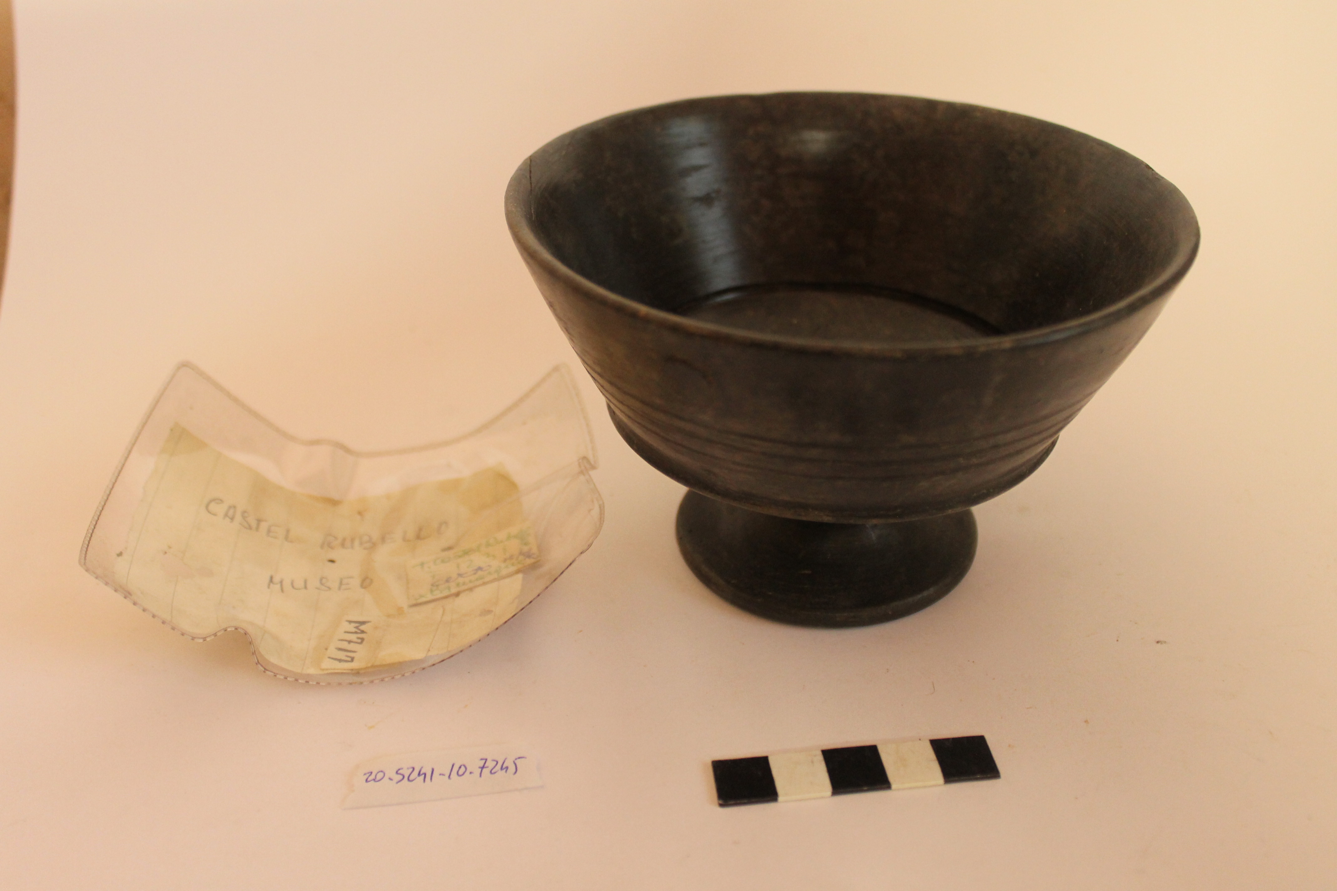 SINGOLO OGGETTO/ calice, SECOLI/ VI a.C