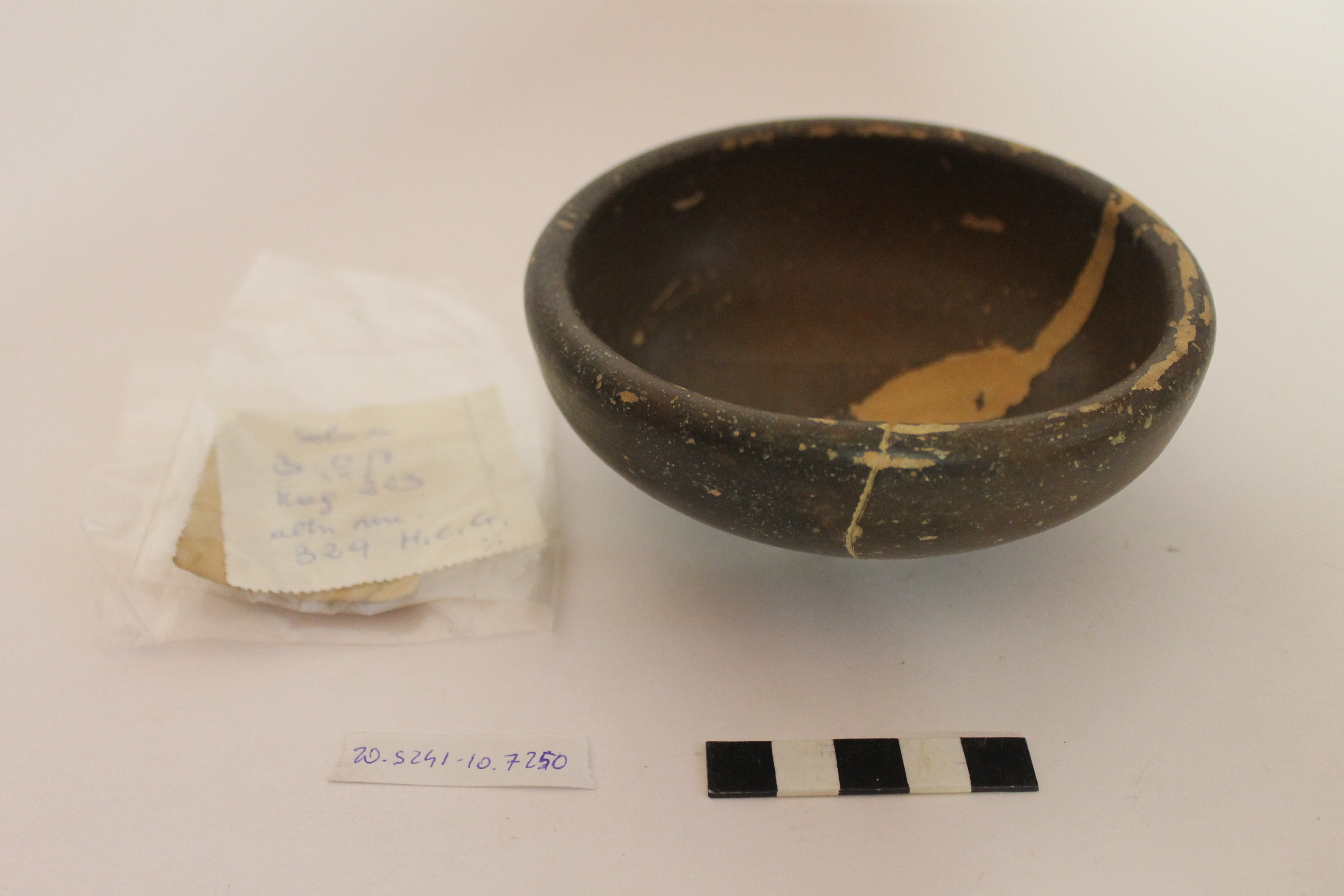 SINGOLO OGGETTO/ coppa, SECOLI/ IV a.C