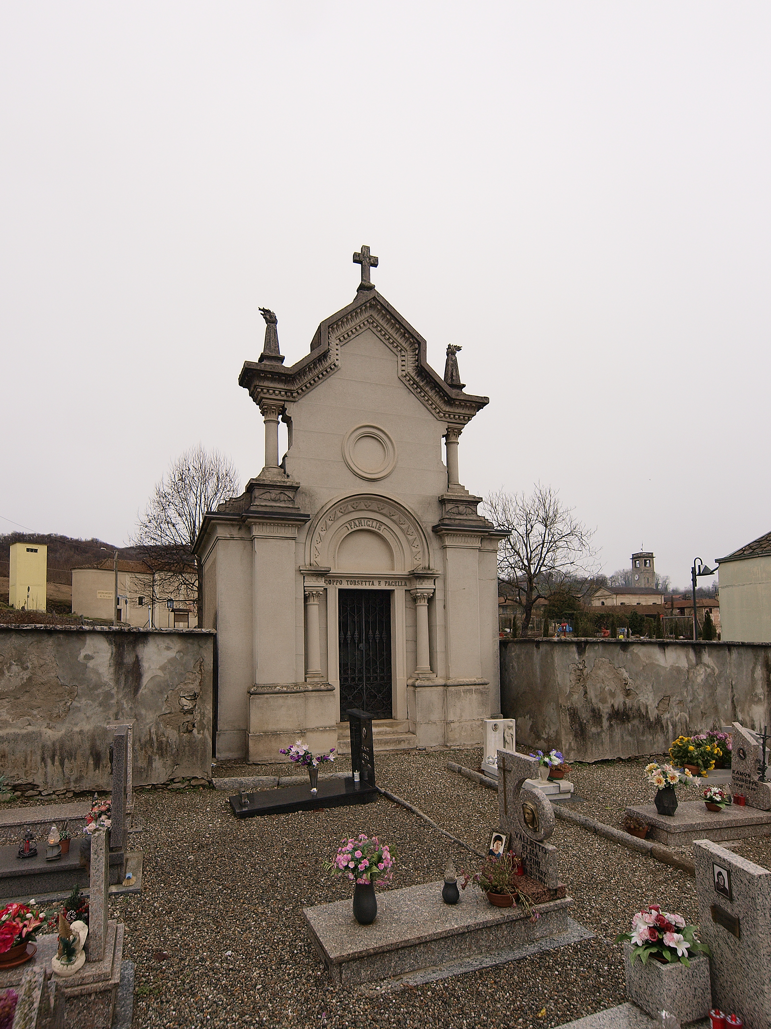 Tomba famiglia Coppo Torsetta Pagella (tomba) - INVORIO (NO)  (XX, inizio)