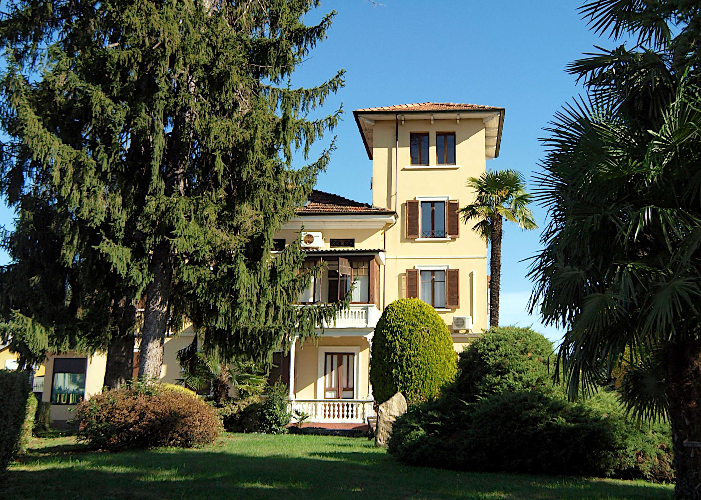 Villa Augusta (villa) - BORGOMANERO (NO)  (XX, inizio)