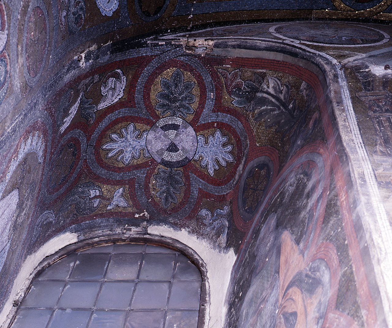 San Giacomo e un santo (decorazione musiva) - bottega fiorentina (sec. XIV)