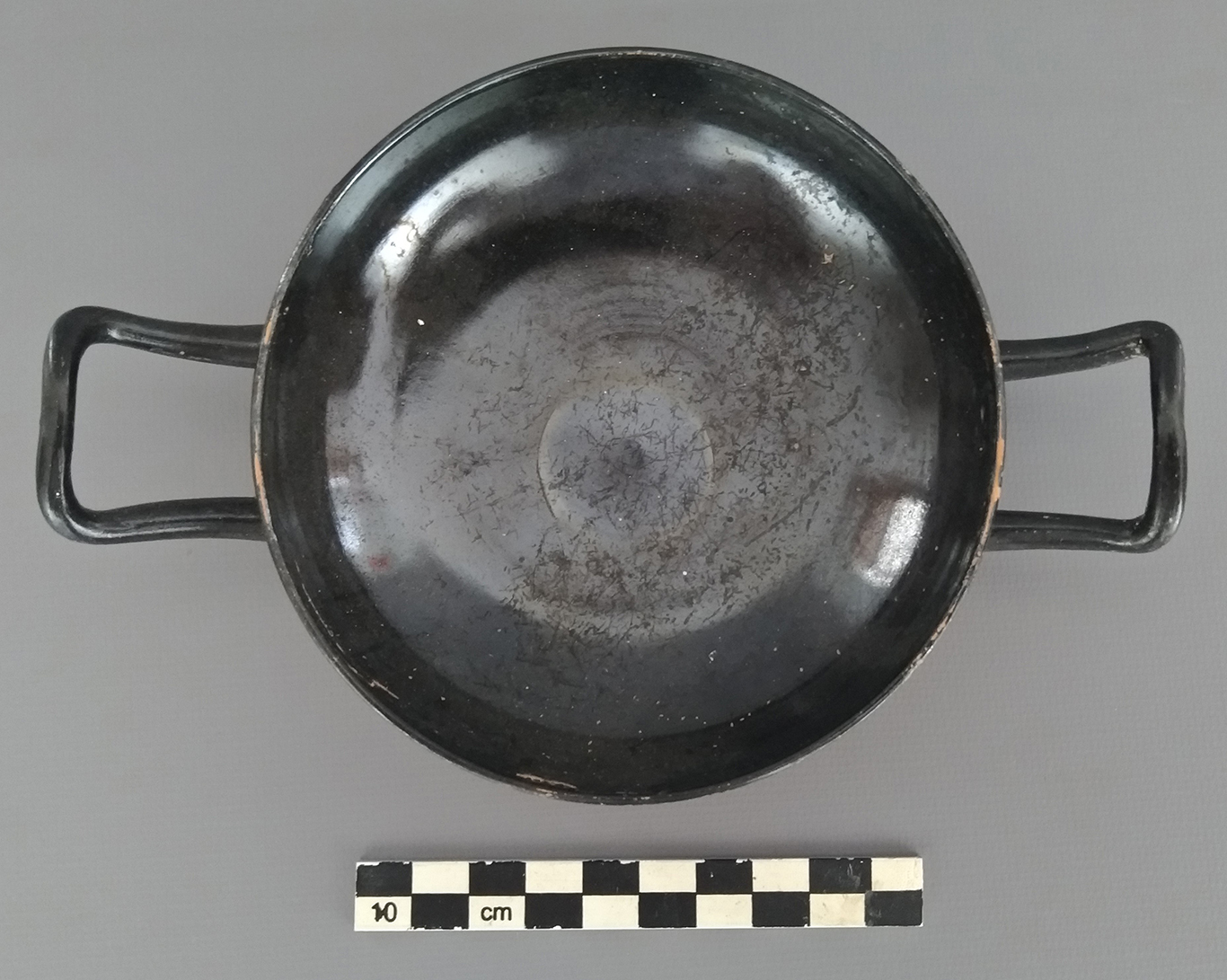 SINGOLO OGGETTO/ kylix, SECOLI/ IV a.C