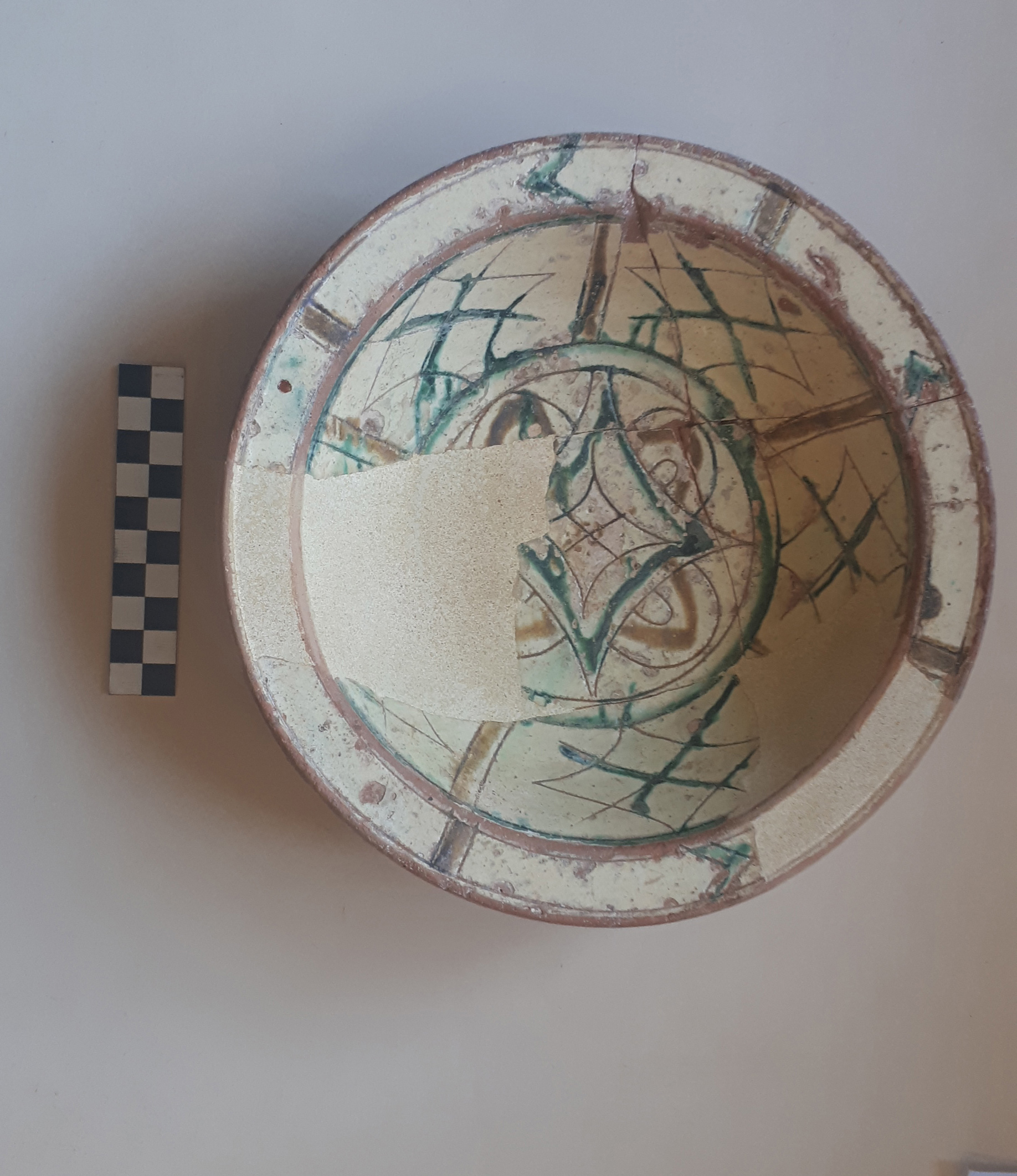 SINGOLO OGGETTO/ ciotola, PERIODIZZAZIONI/ Storia/ Eta' medievale/ Basso Medioevo