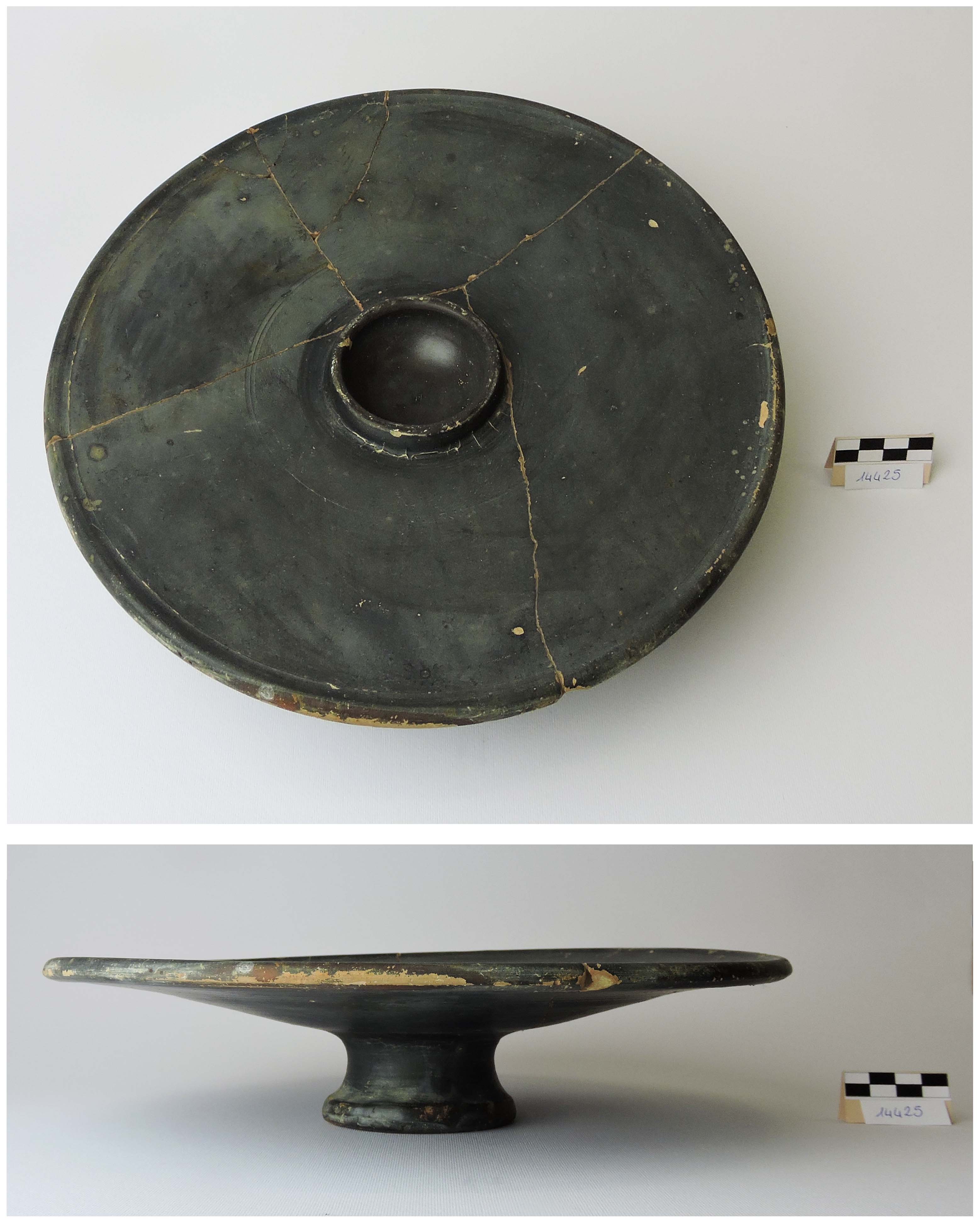 piatto da pesce, vicino a Morel 1531a1 - produzione spinetica ? (sec. IV/II a.C. ?)