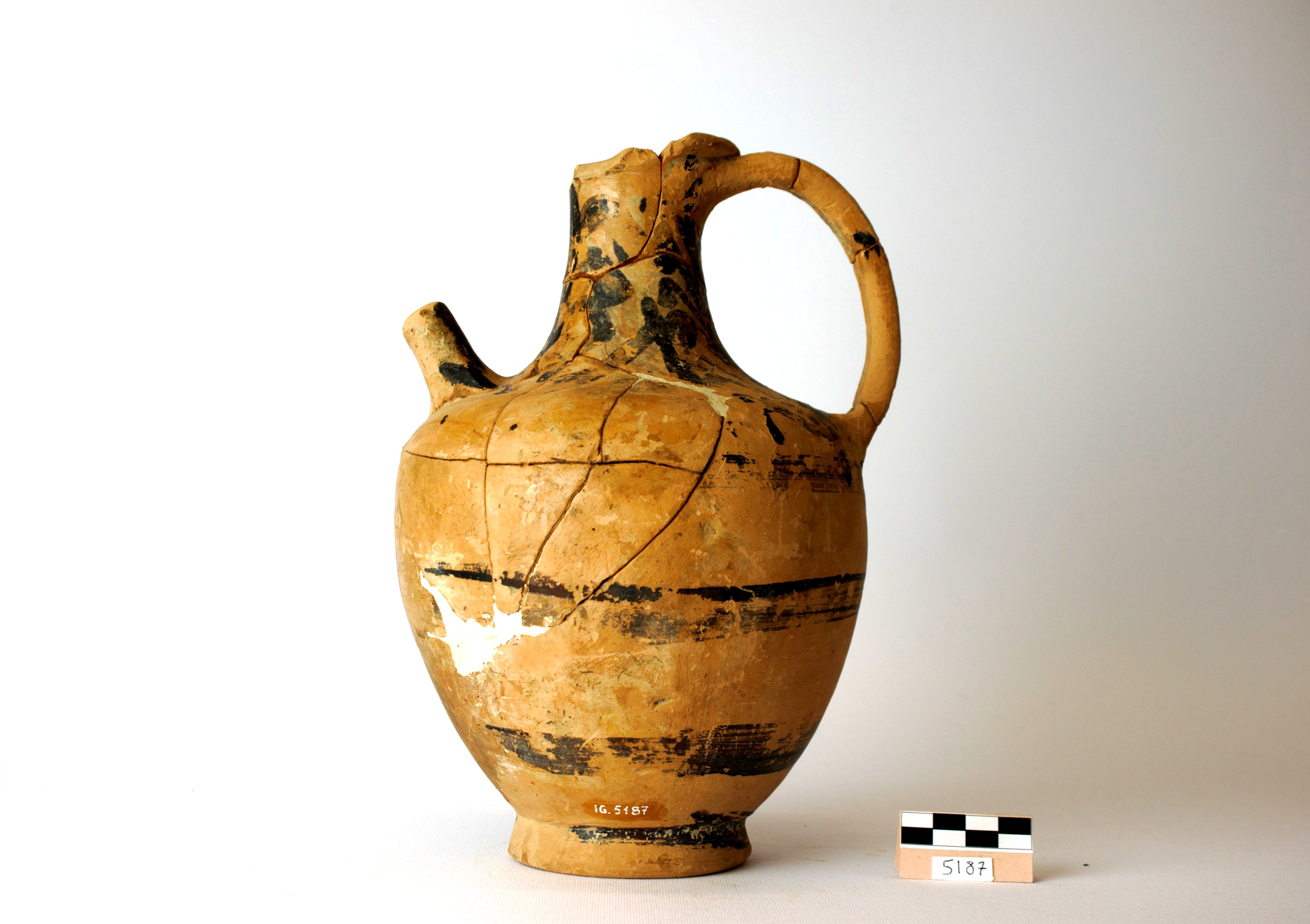 brocca a beccuccio - produzione locale (Seconda metà sec. III a.C)