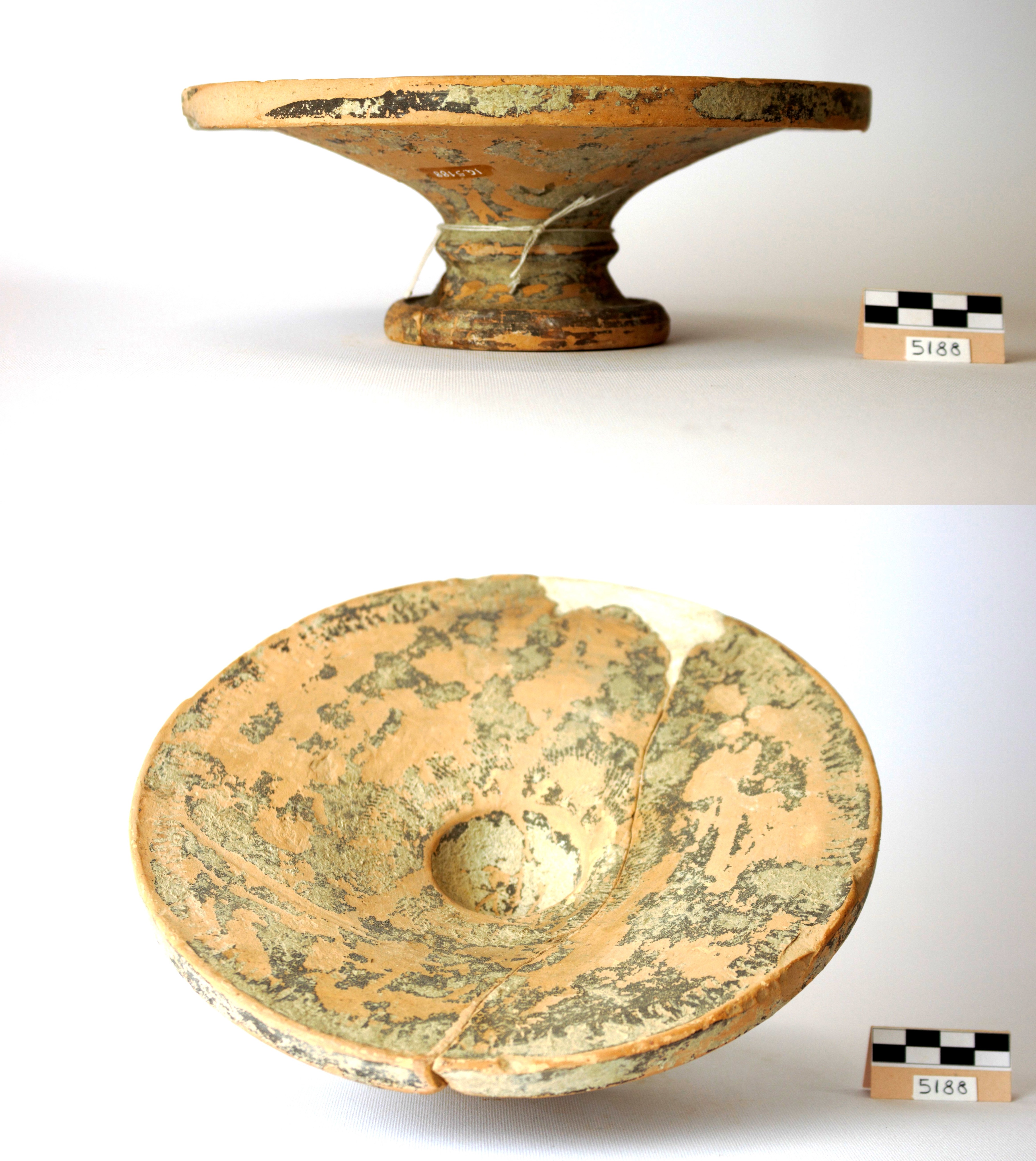 piatto da pesce, tipo 1128 (Morel 1981) - produzione locale (Seconda metà sec. III a.C)