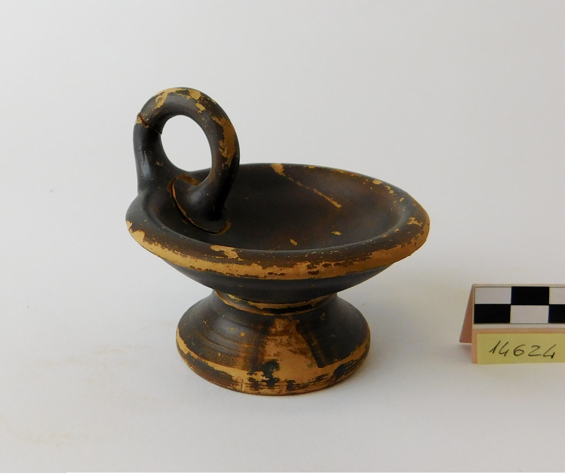 coppetta monoansata - produzione locale (sec. II a.C)