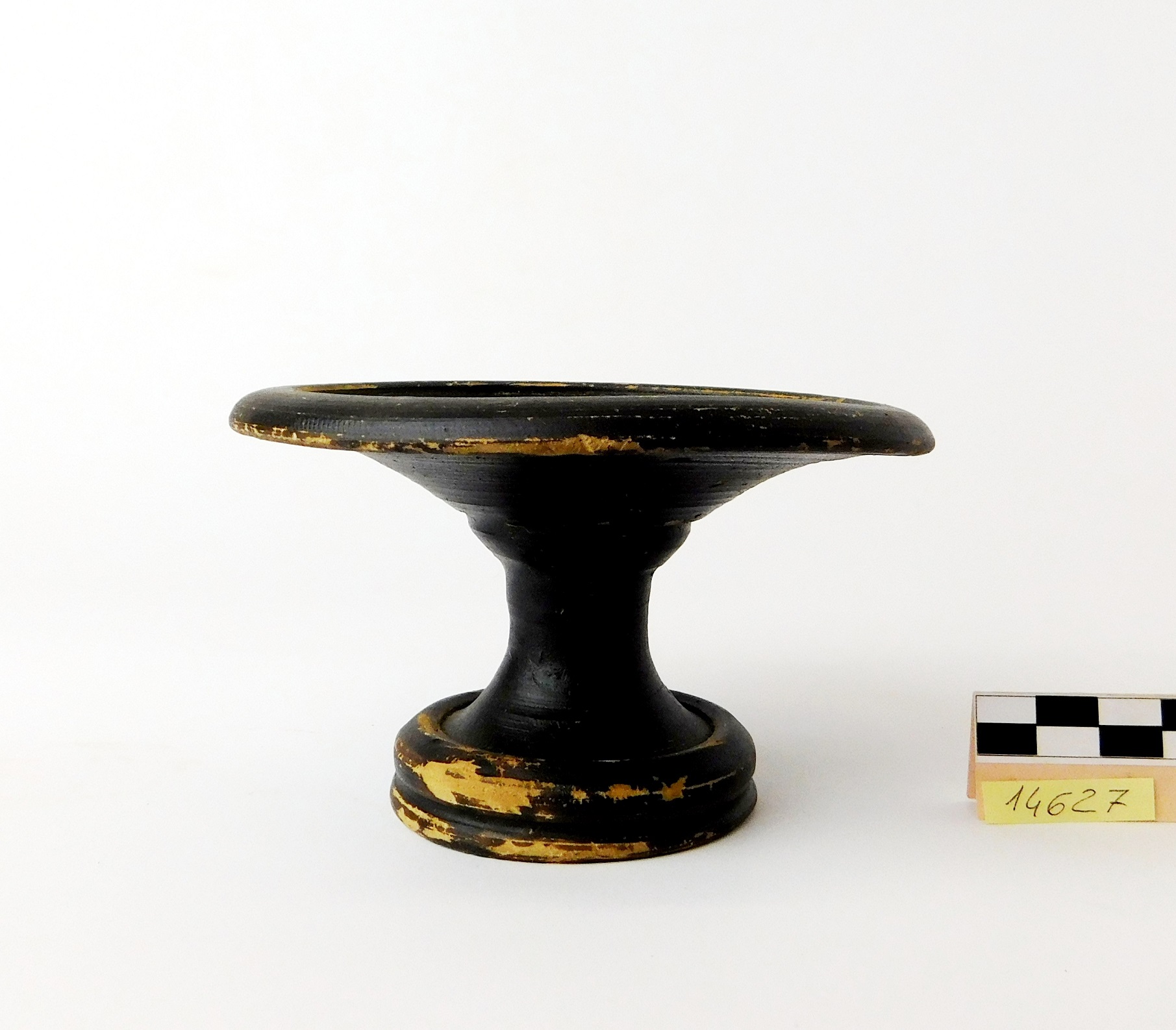 piattello su piede, si accosta a Morel, 1532d1 - produzione locale (?) (sec. III a.C)