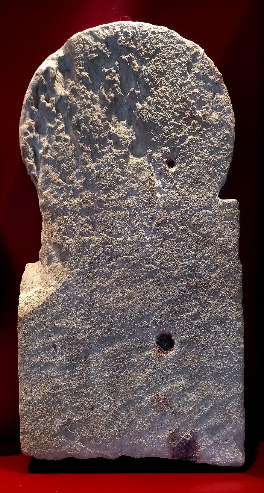 stele a disco, (Iscrizione funeraria) Accius C.f. [---]aber - bottega lapidaria adriese (sec. I a.C)