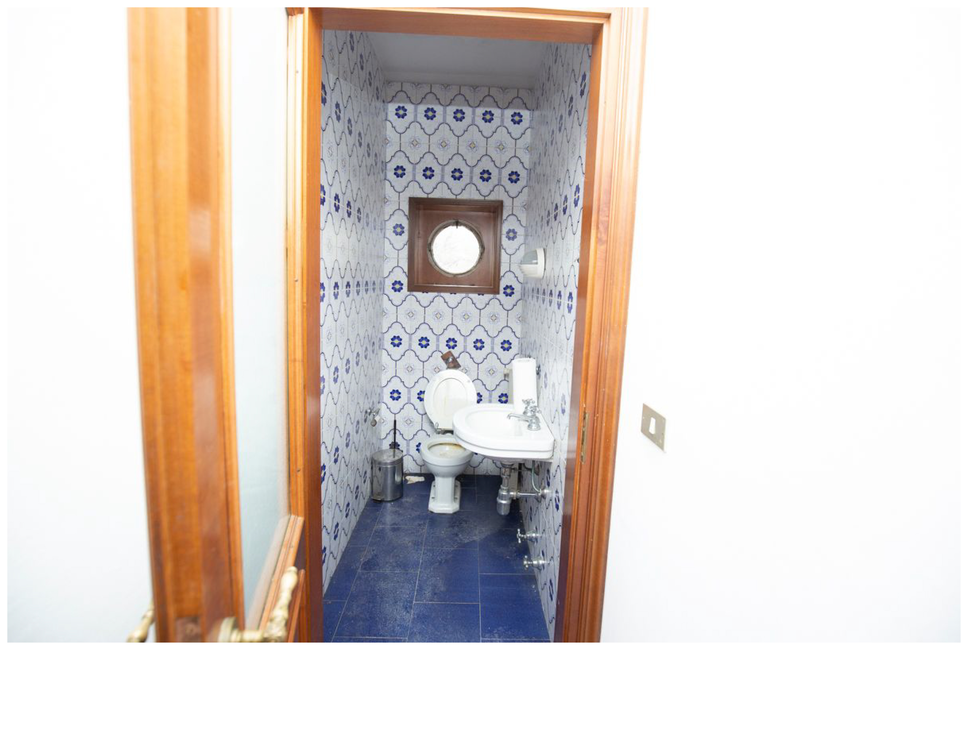 sala da bagno, con gruppo di sanitari - ambito postmoderno (XX)