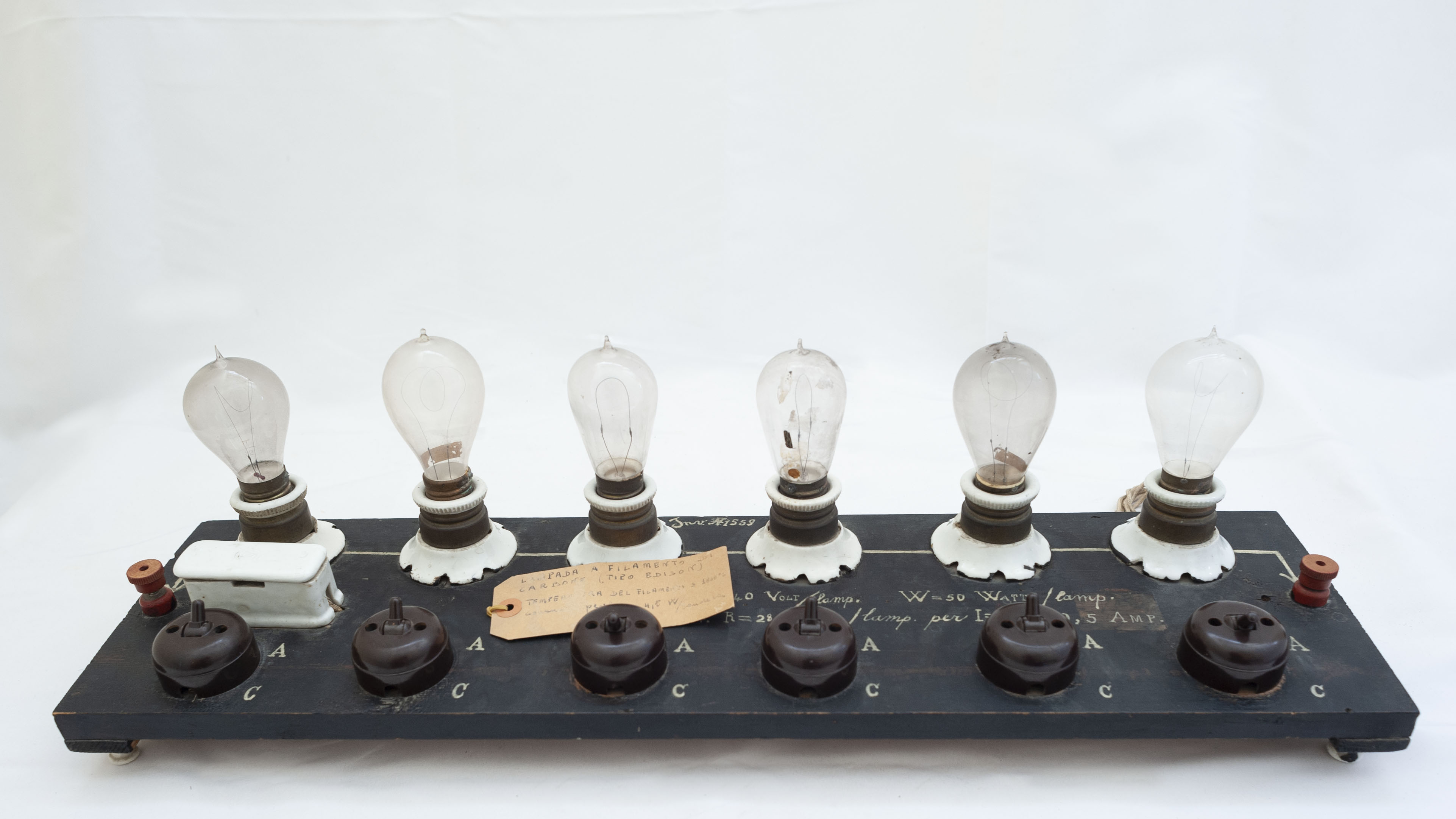 quadro di sei lampade ad incandescenza di Società Edison Milano, Edison, Thomas (anni venti, fine XX, XIX)