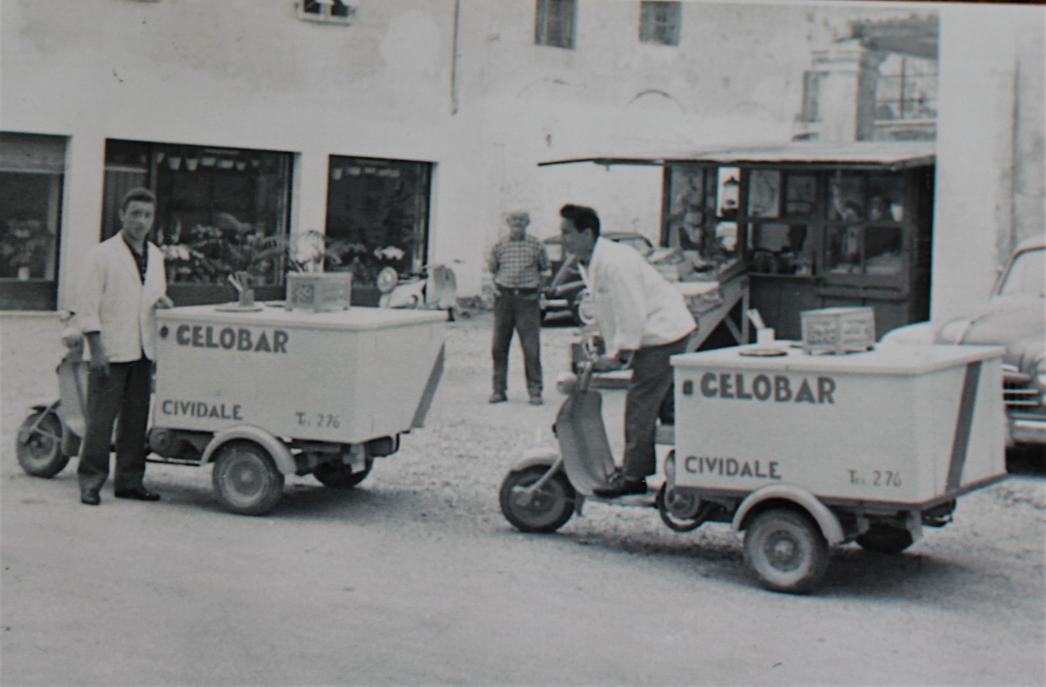 positivo, Gelatieri con carretti motorizzati a Cividale di Famiglia Gianfranco Lazzaris (XX)