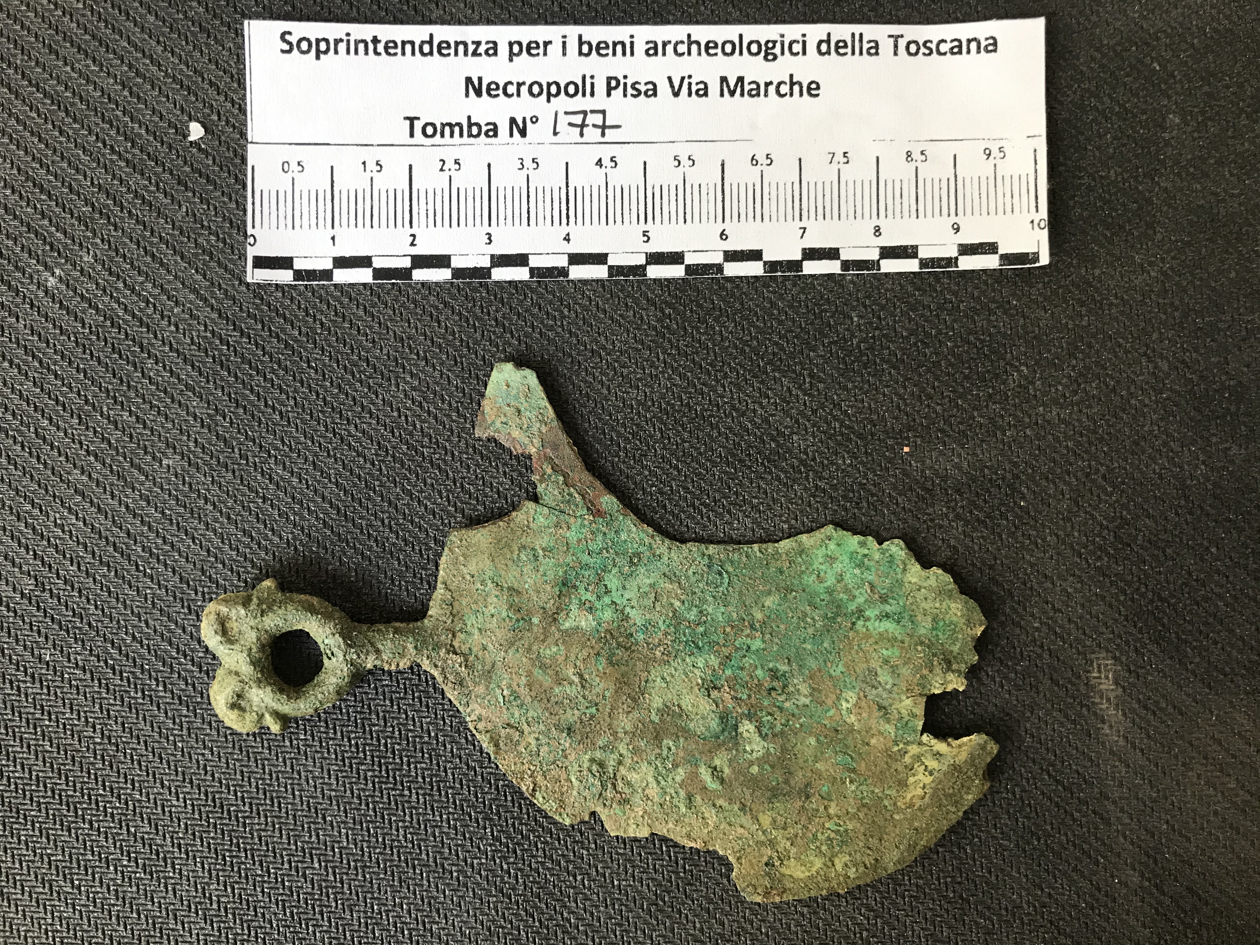 SINGOLO OGGETTO/ rasoio, SECOLI/ VIII a.C