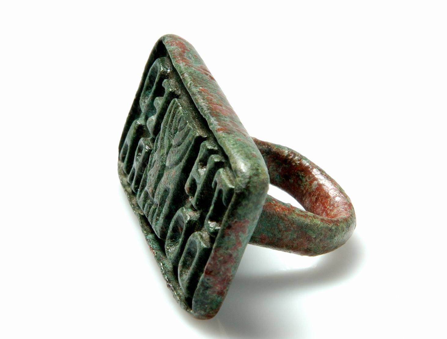 Sigillo con iscrizione e simboli religiosi (anello, anello con sigillo) (inizio/ fine PERIODIZZAZIONI/ STORIA/ Eta' antica/ Eta' romana/ Eta' romana imperiale/ Eta' tardoimperiale)