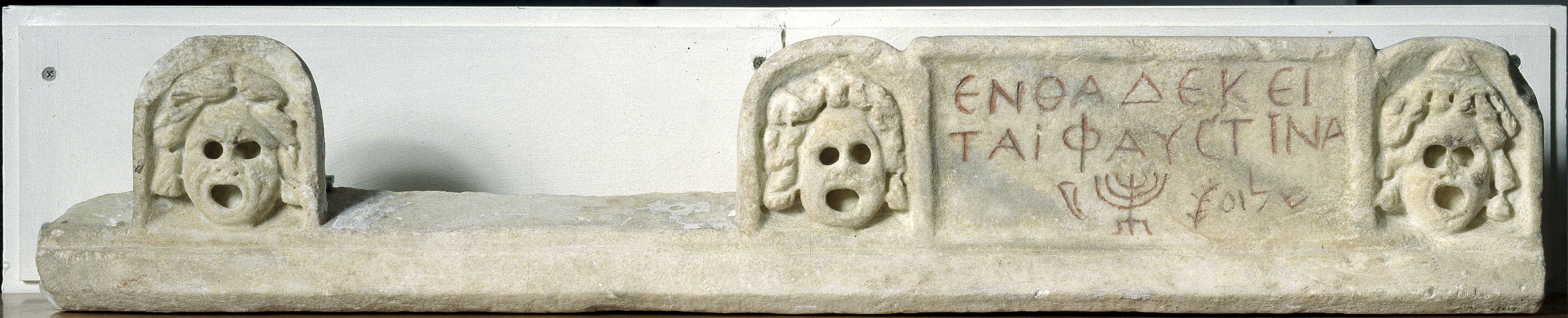 sarcofago/ coperchio a doppio spiovente con acroteri (SECOLI/ ARCHI DI SECOLI/ III - IV)