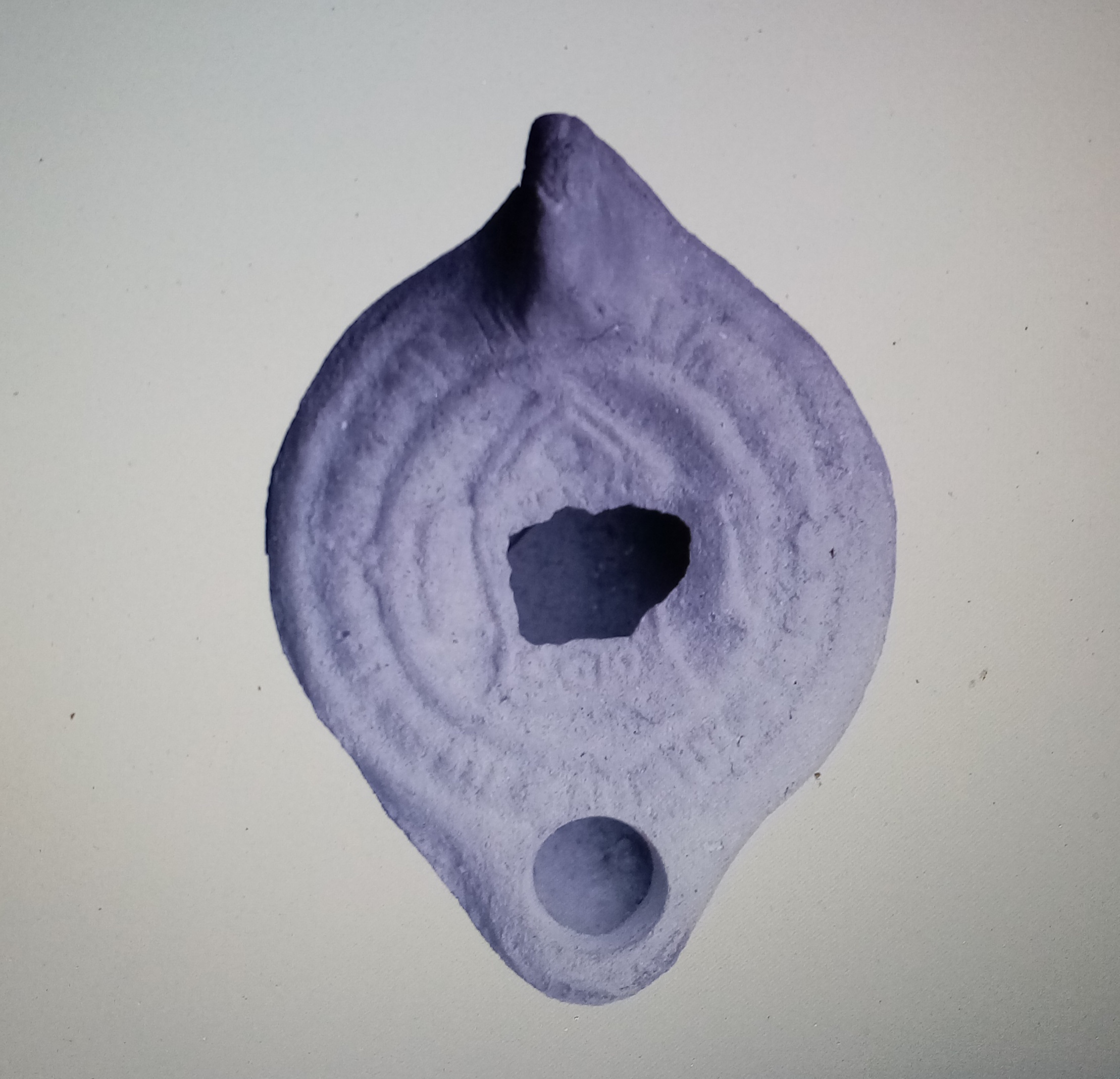 lucerna (PERIODIZZAZIONI/ STORIA/ Eta' antica/ Eta' romana/ Eta' romana imperiale)