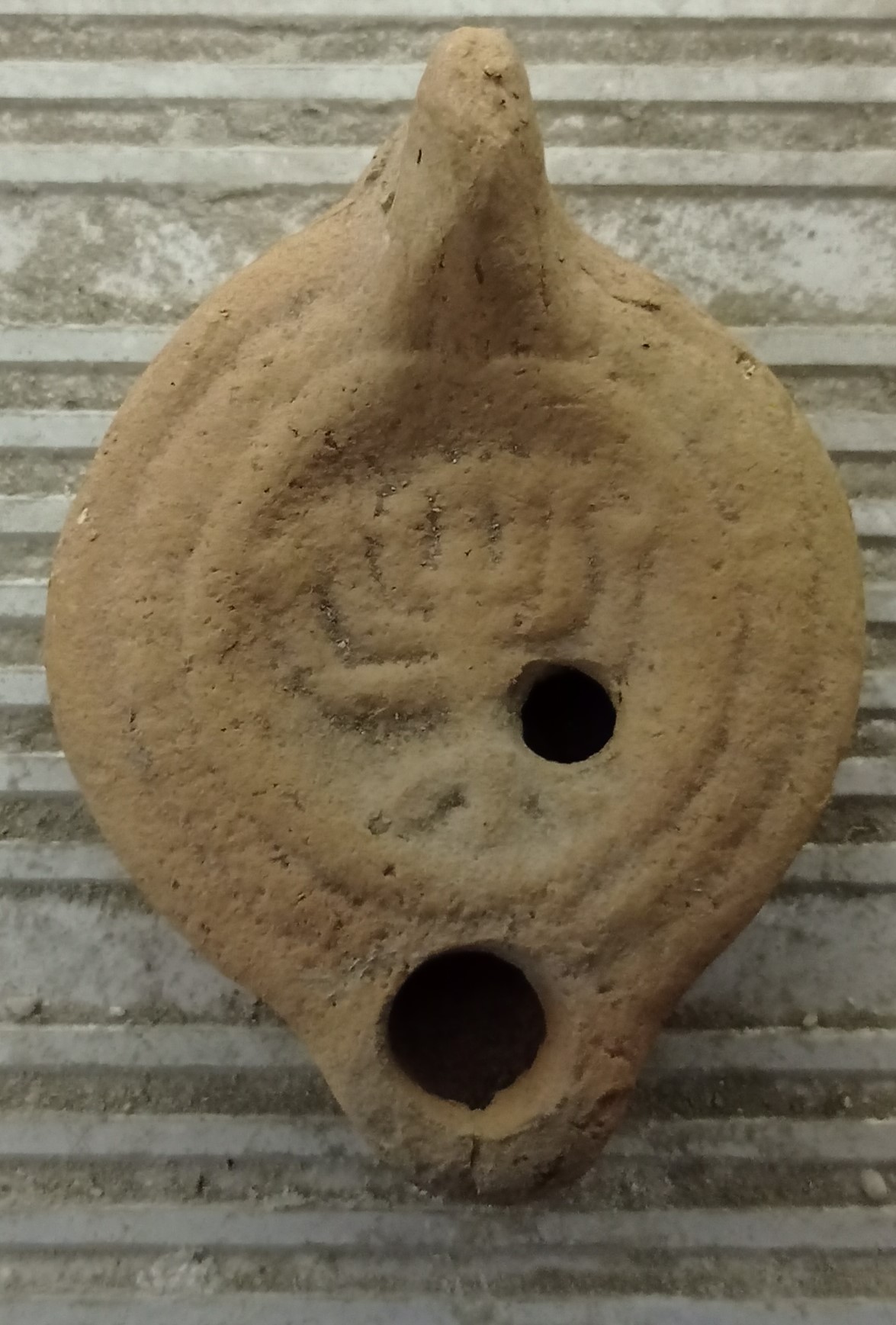 lucerna (inizio/ fine PERIODIZZAZIONI/ STORIA/ Eta' antica/ Eta' romana/ Eta' romana imperiale)