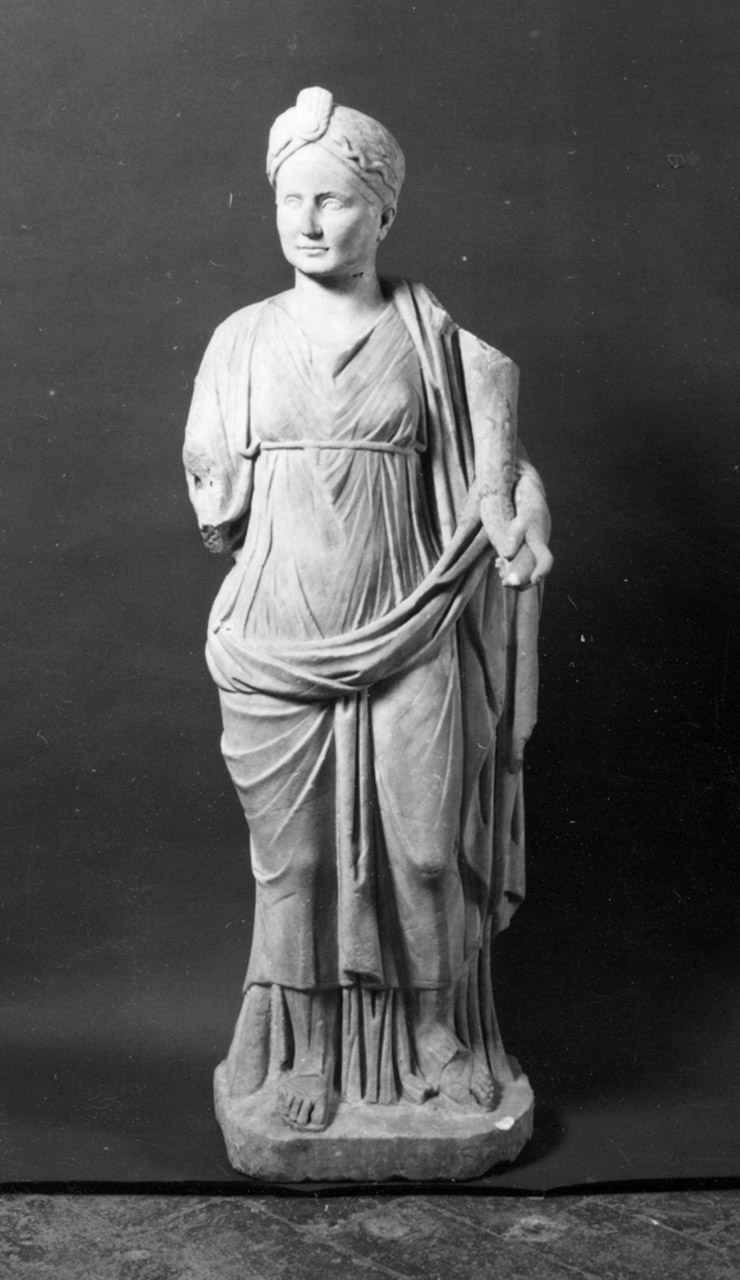 statua/ femminile (SECOLI/ II)