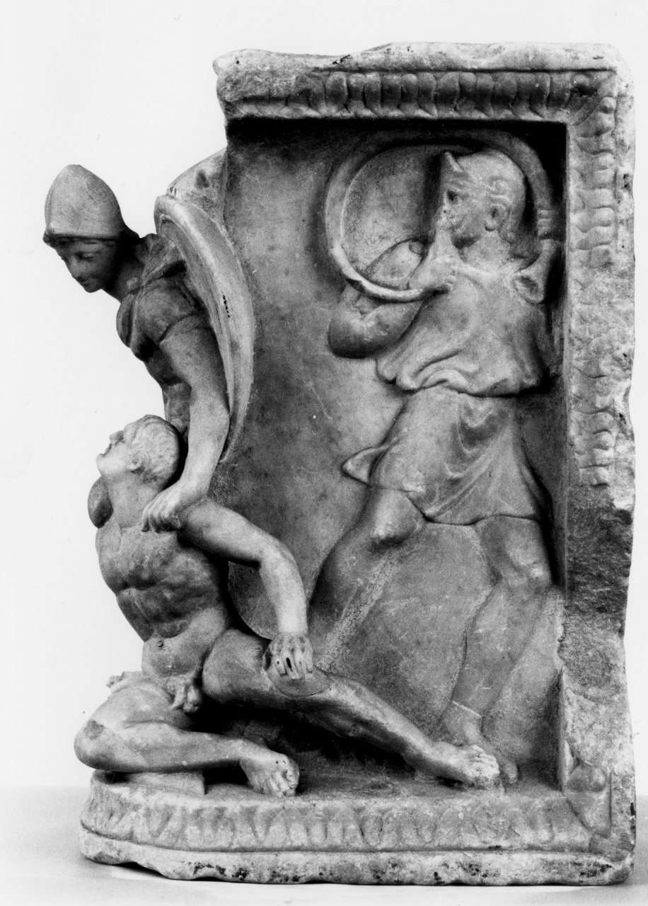 scena di combattimento (trapezoforo (?)) (sec. I-II d.C)
