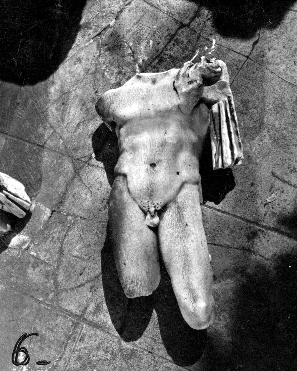 statua/ maschile (SECOLI/ II)