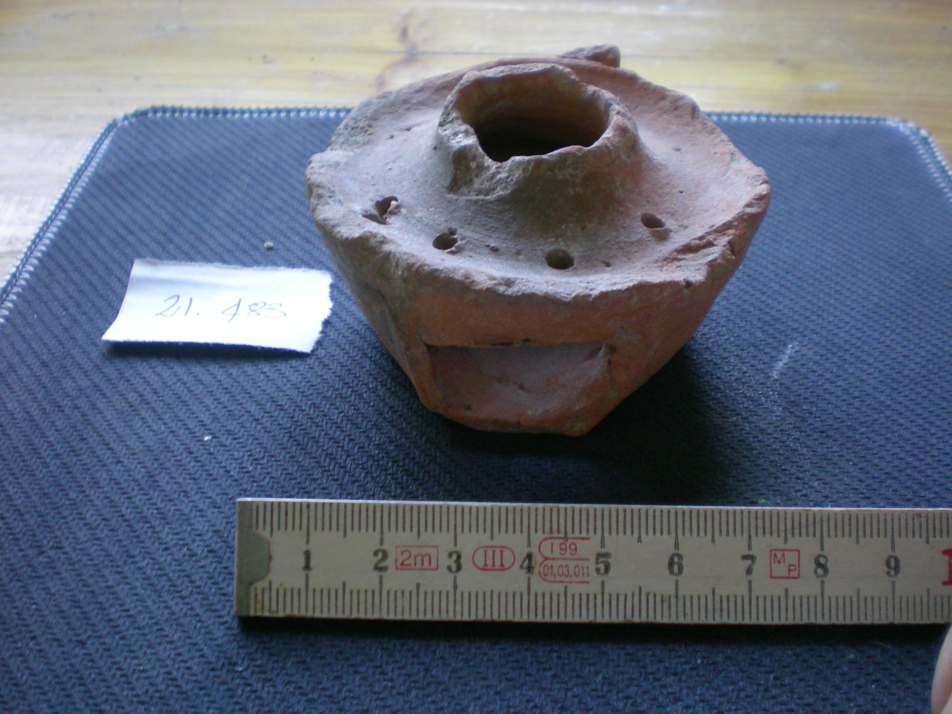 SINGOLO OGGETTO/ lucerna, PERIODIZZAZIONI/ STORIA/ Eta' medievale