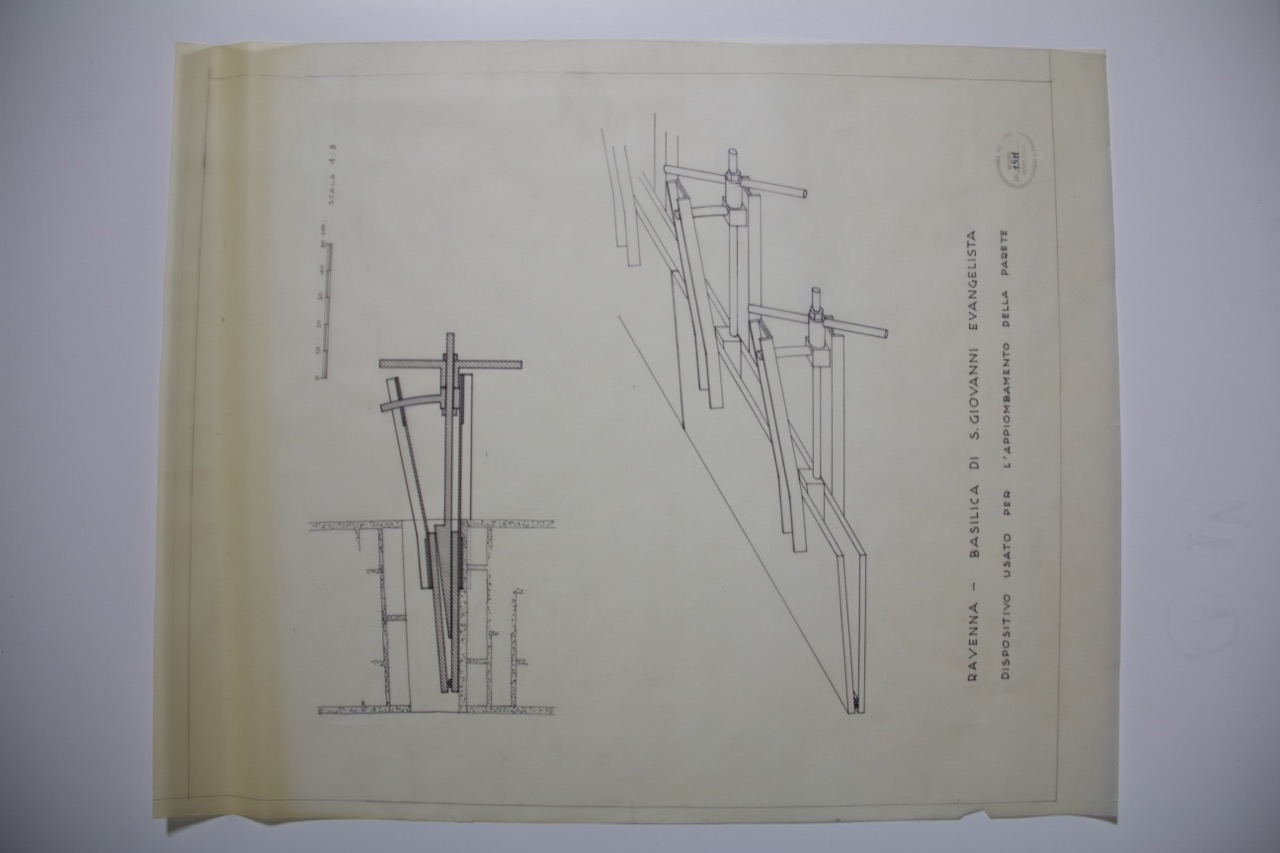 disegno architettonico, Dispositivo usato per l’appiombamento della parete della basilica di San Giovanni Evangelista di Ravenna di Anonimo italiano (XX)