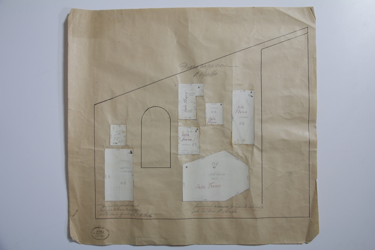 disegno architettonico, Disposizioni dei frammenti del pavimento musivo, situato nel piano superiore del palazzo di Teodorico di Ravenna di Anonimo italiano (XX)