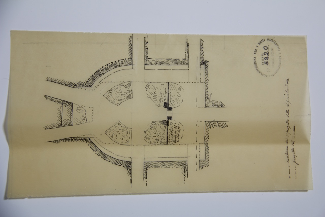 disegno architettonico, Planimetria con il progetto di isolamento dell'Arco di Augusto di Rimini di Anonimo italiano (XIX-XX)