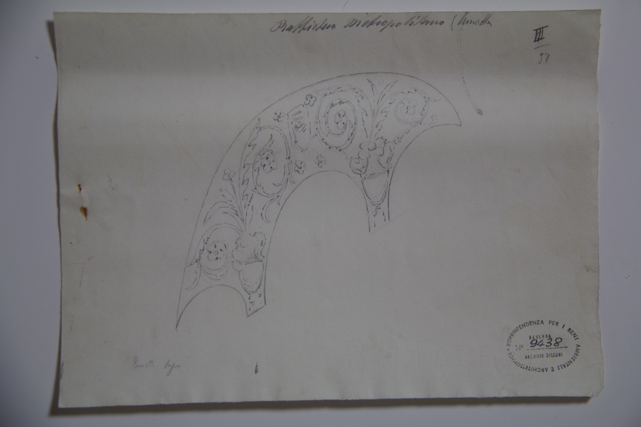 disegno architettonico, Decorazione a stucco nella lunetta del Battistero Neoniano di Ravenna di Anonimo italiano (XIX-XX)