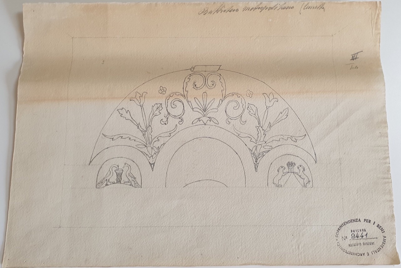 disegno architettonico, Decorazione a stucco nella lunetta del Battistero Neoniano di Ravenna di Anonimo italiano (XIX-XX)