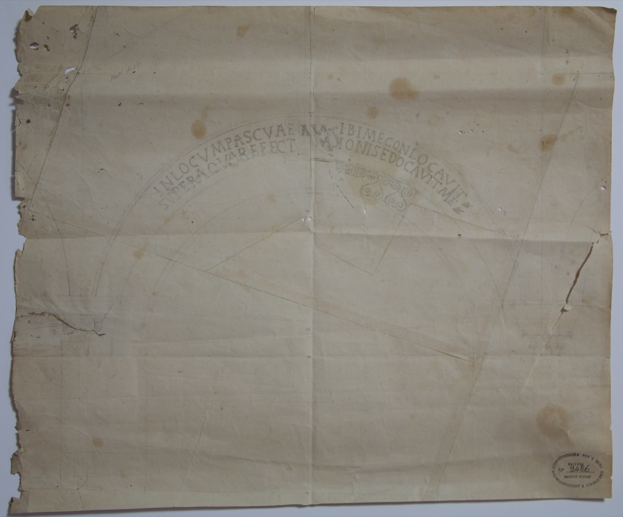 disegno architettonico, Resti dell’iscrizione sull’arco coi capitelli e le colonne di sostegno del Battistero Neoniano di Ravenna di Anonimo italiano (XIX-XX)