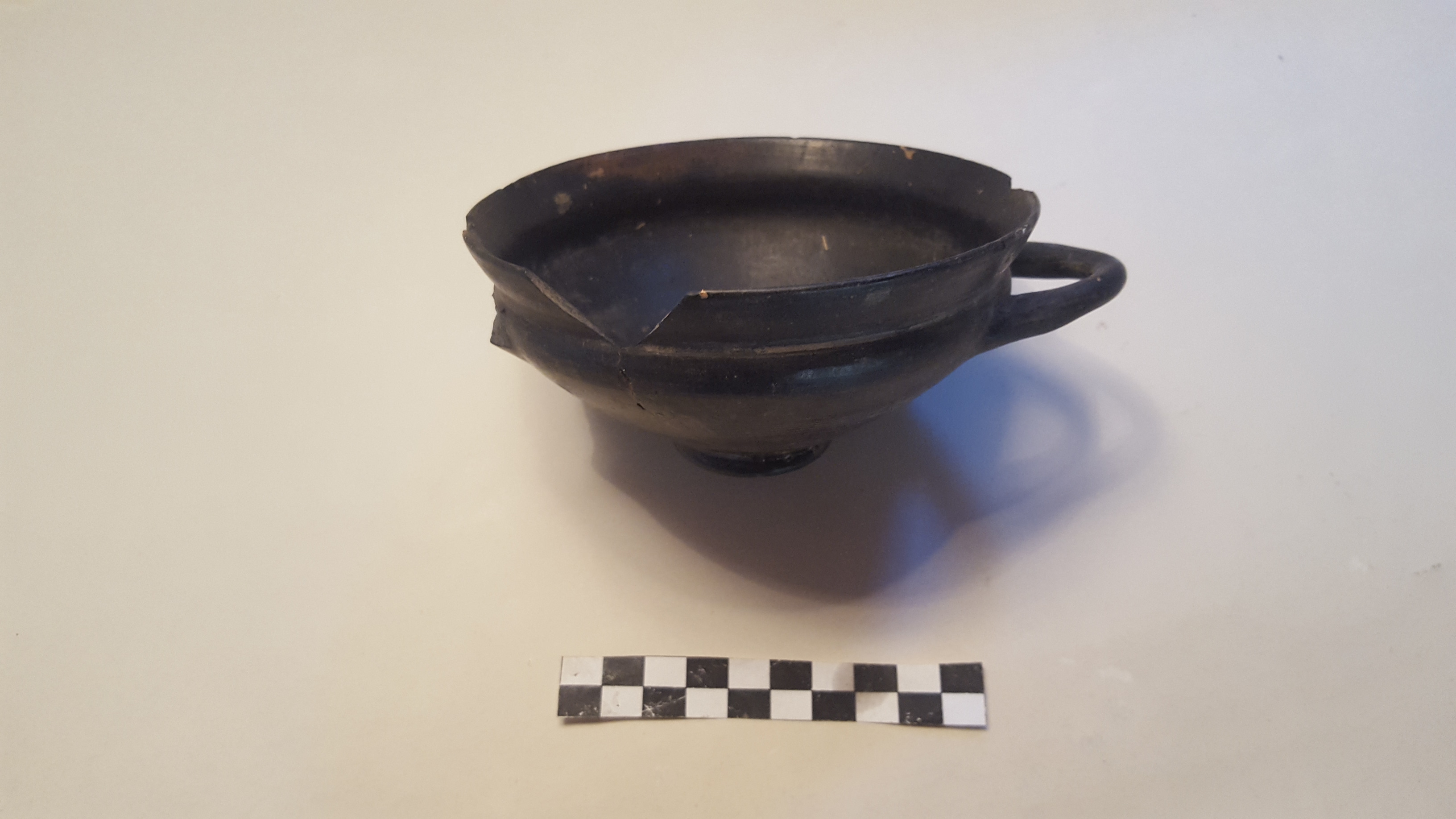 SINGOLO OGGETTO/ kylix, PERIODIZZAZIONI/ PROTOSTORIA/ Età del Ferro