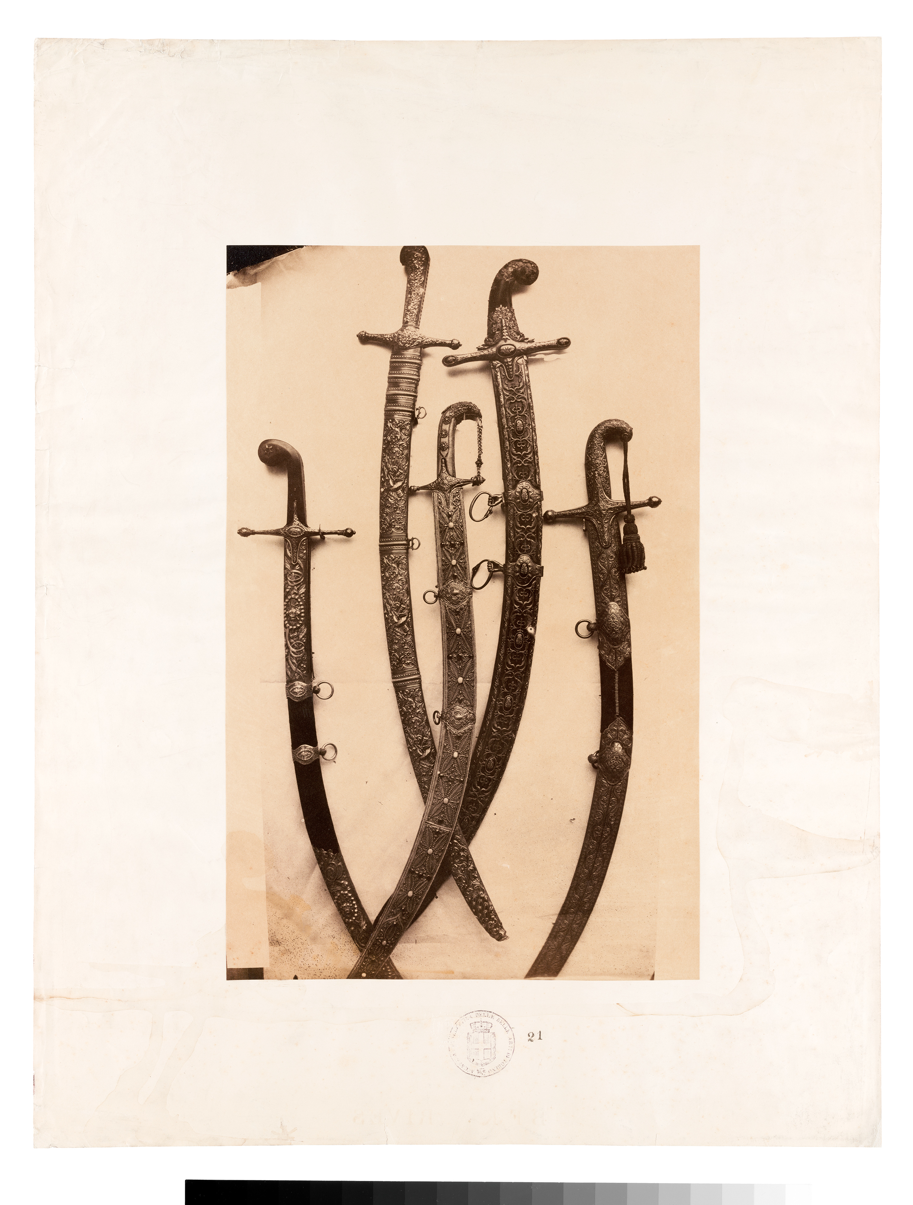 Torino - Armeria Reale - Armi bianche lunghe - Sciabole - G321 - G328 - G331 - G324 - G320 (positivo) di Chiapella, Francesco Maria (terzo quarto XIX)