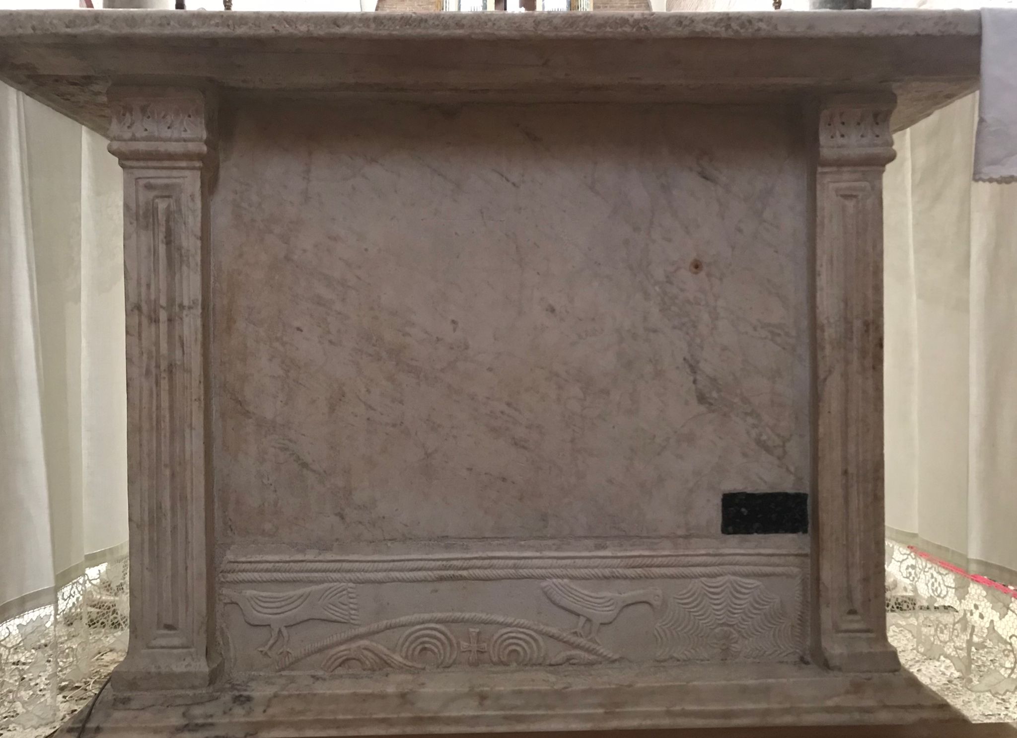 Pavoni (altare - a blocco, elemento d'insieme) - bottega italiana (fine secc. XII/ XIII, sec. VIII)