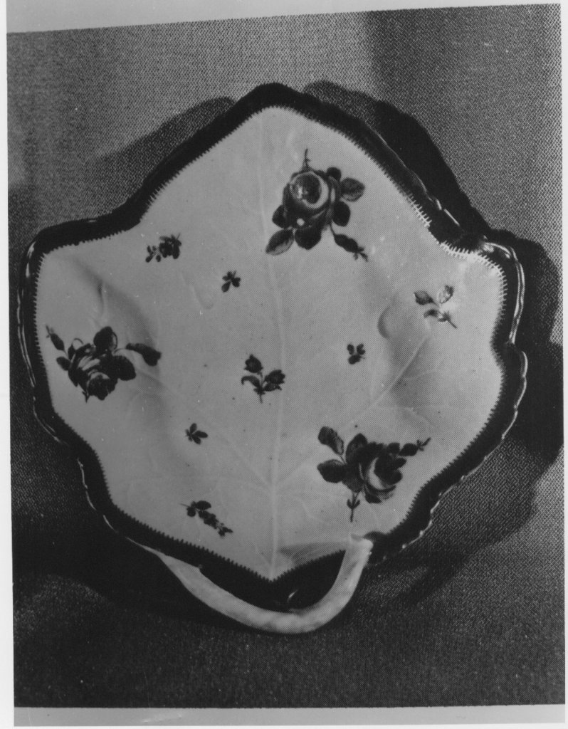 Piatto ovale a foglia (piatto da gelato, serie) di Manifattura Cozzi (XVIII)
