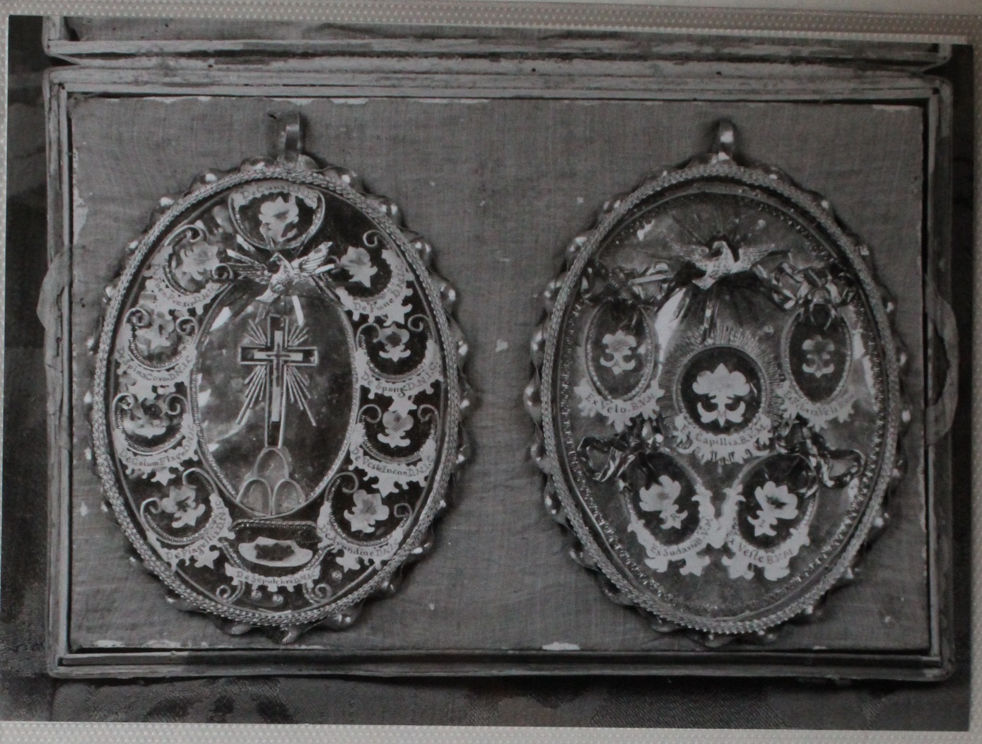 reliquiario a capsula - a medaglione, coppia - bottega romagnola (prima metà XIX)