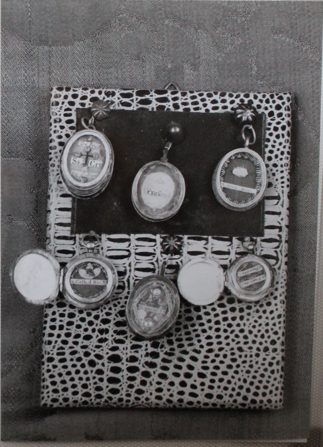 reliquiario a capsula - a medaglione, elemento d'insieme - bottega romagnola (XIX-XX)