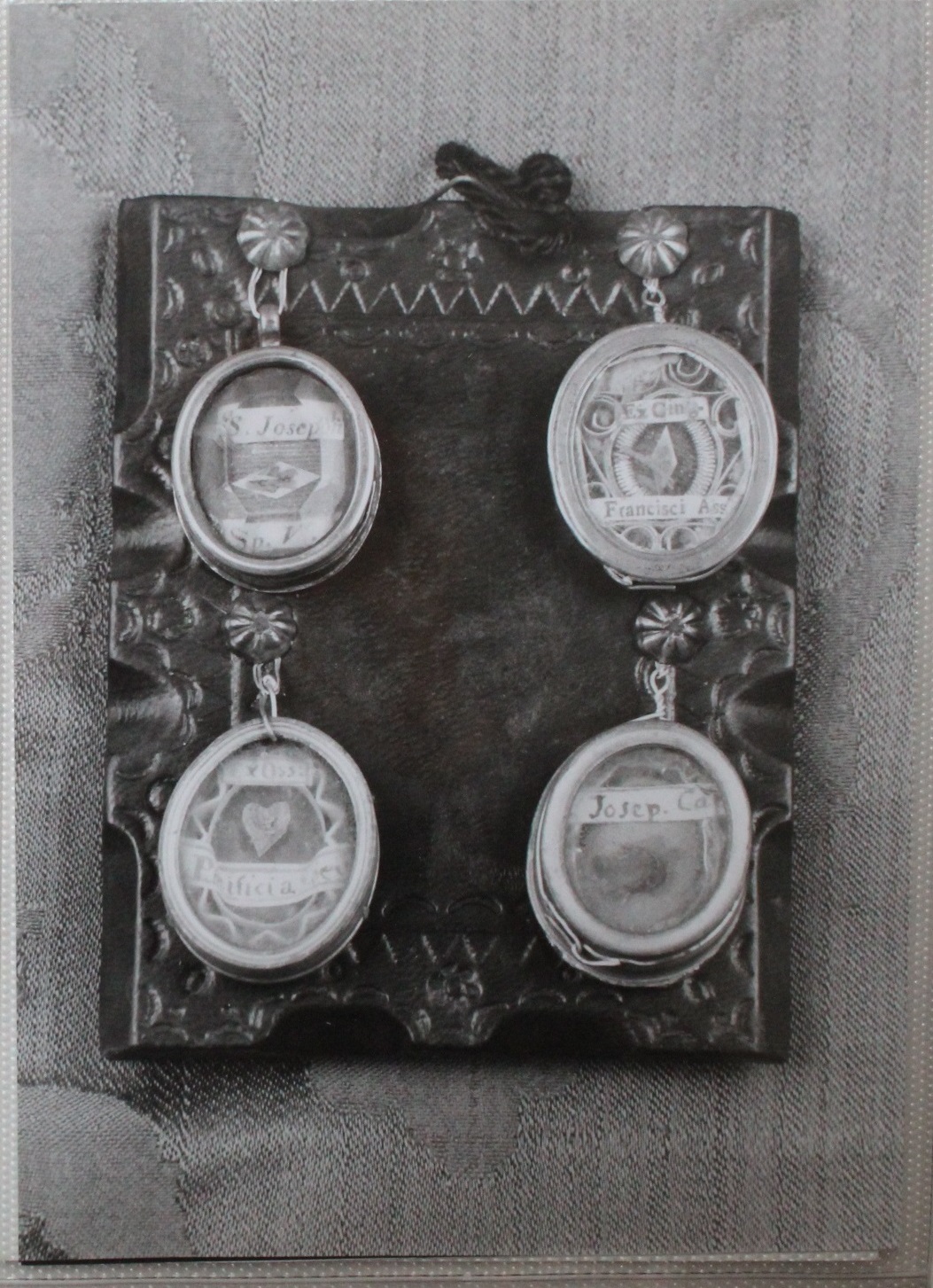 reliquiario a capsula - a medaglione, elemento d'insieme - bottega romagnola (XIX-XX)