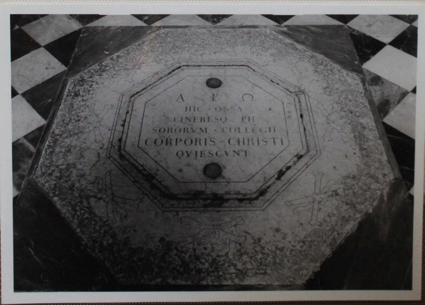 lapide tombale, opera isolata - bottega romagnola (secondo quarto XIX)