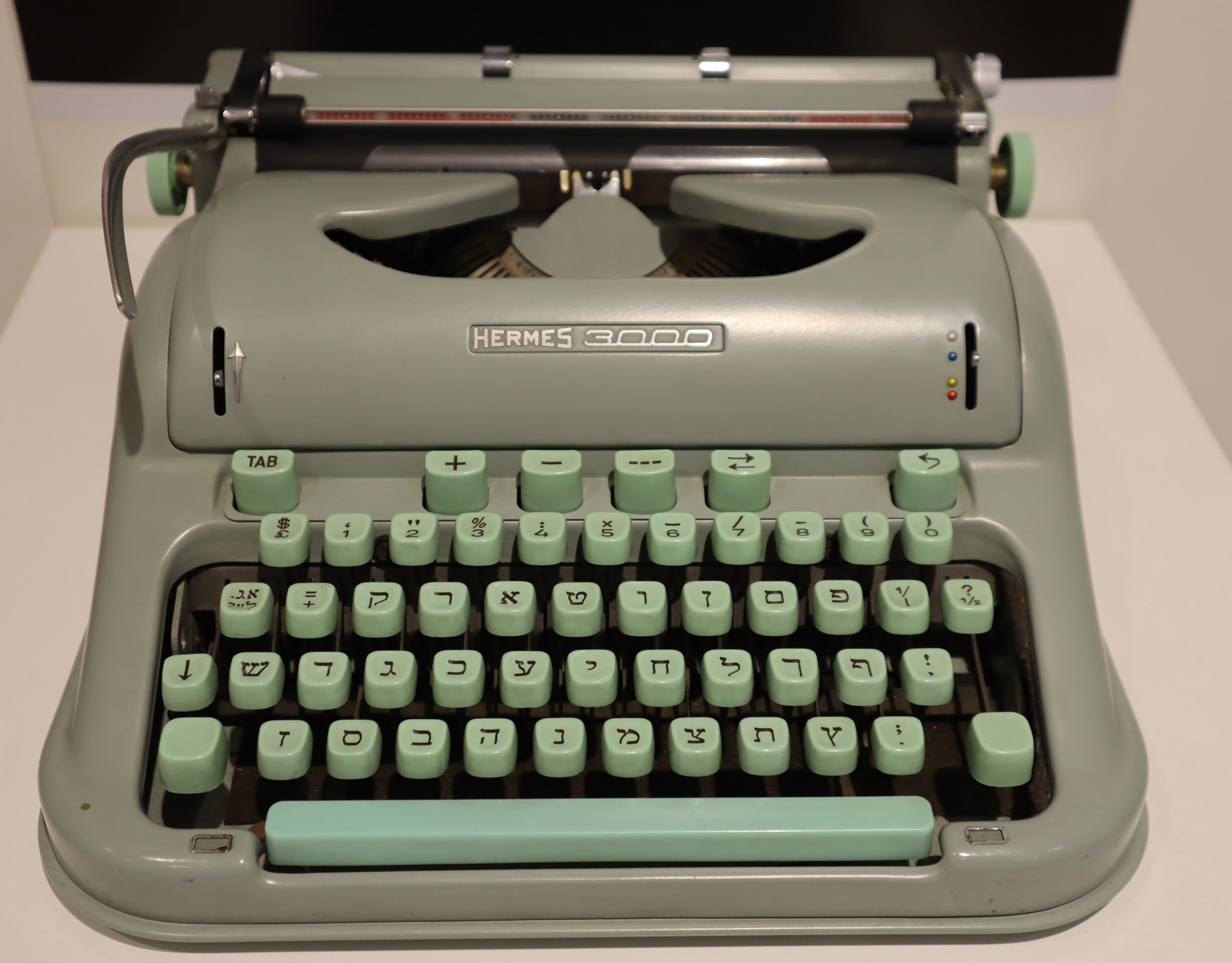 Macchina per scrivere, serie - Ambito ebraico, ambito svizzero (seconda metà XX)