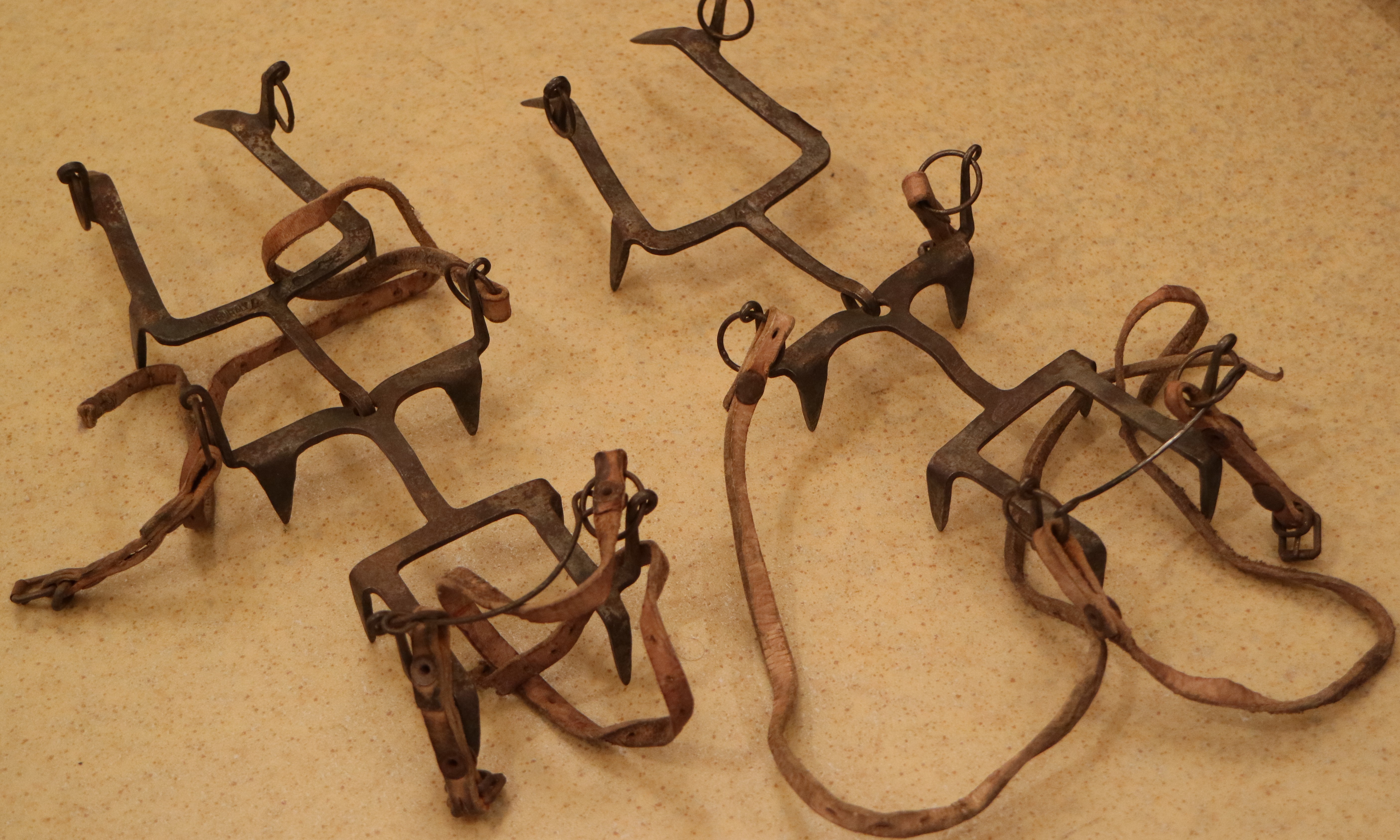 ramponi da ghiaccio (ramponi, da ghiaccio, ABBIGLIAMENTO E ORNAMENTI DEL CORPO/ CALZATURE) di Grivel - manifattura italiana