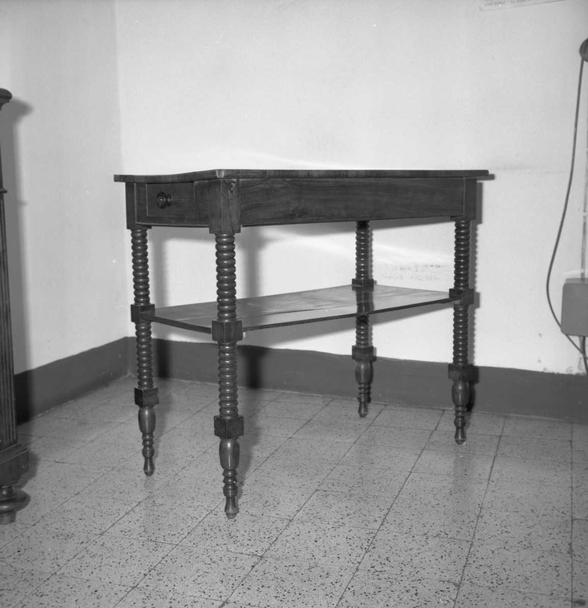 tavolino - a doppio ripiano - ambito romagnolo (seconda metà sec. XIX)