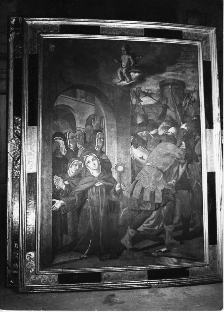 Santa Chiara respinge i saraceni con l'ostensorio (dipinto, opera isolata) - ambito Italia centrale (sec. XVII)