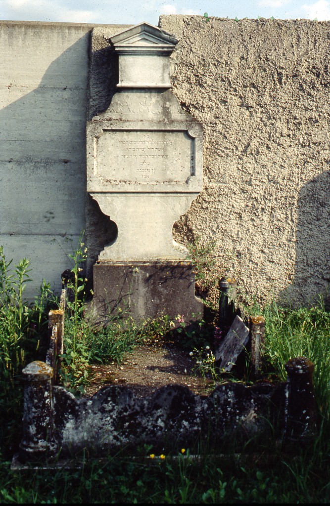 stele funeraria - a cuspide - ambito ebraico (XIX)