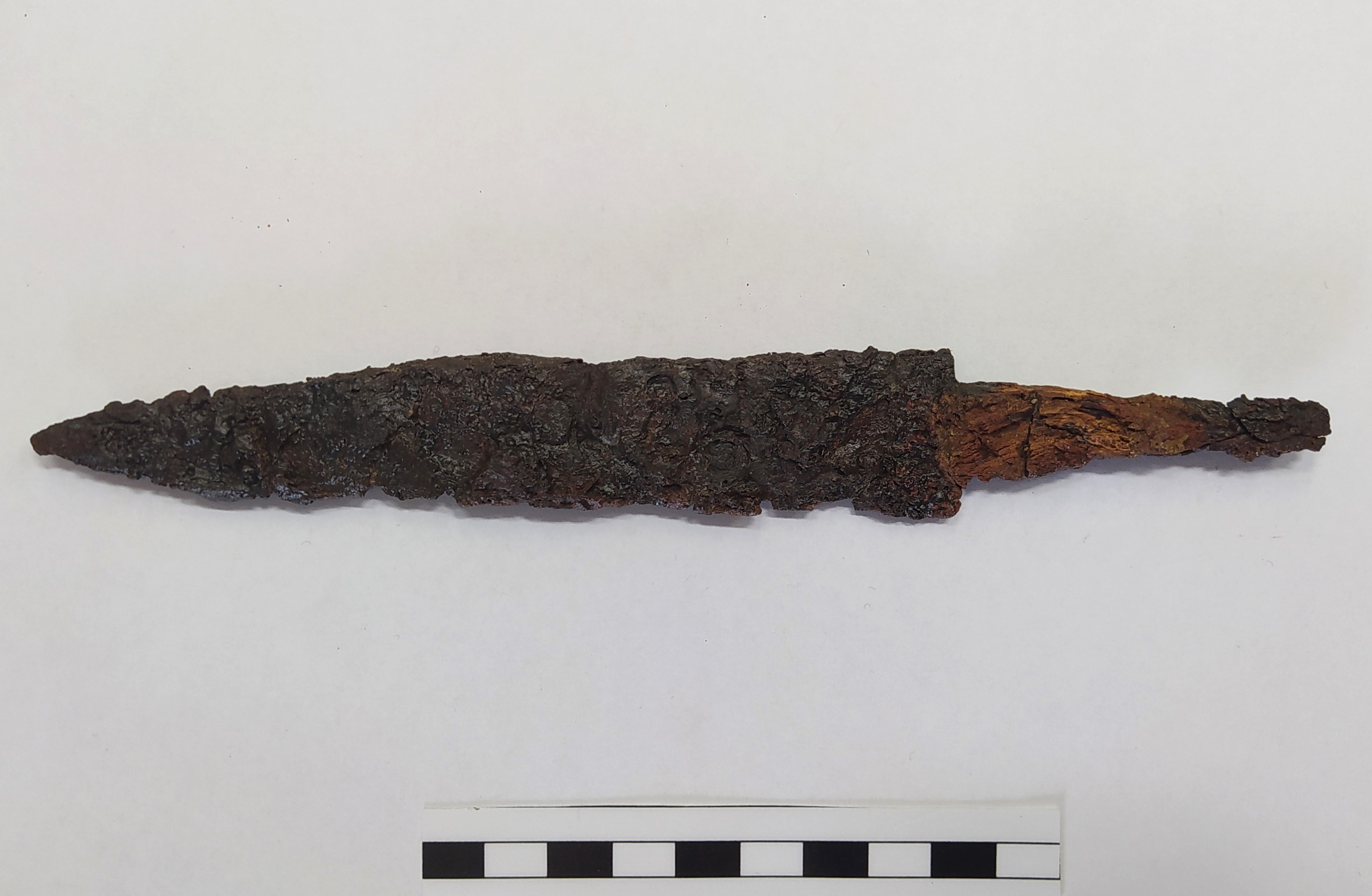 SINGOLO OGGETTO/ coltello, Alto Medioevo