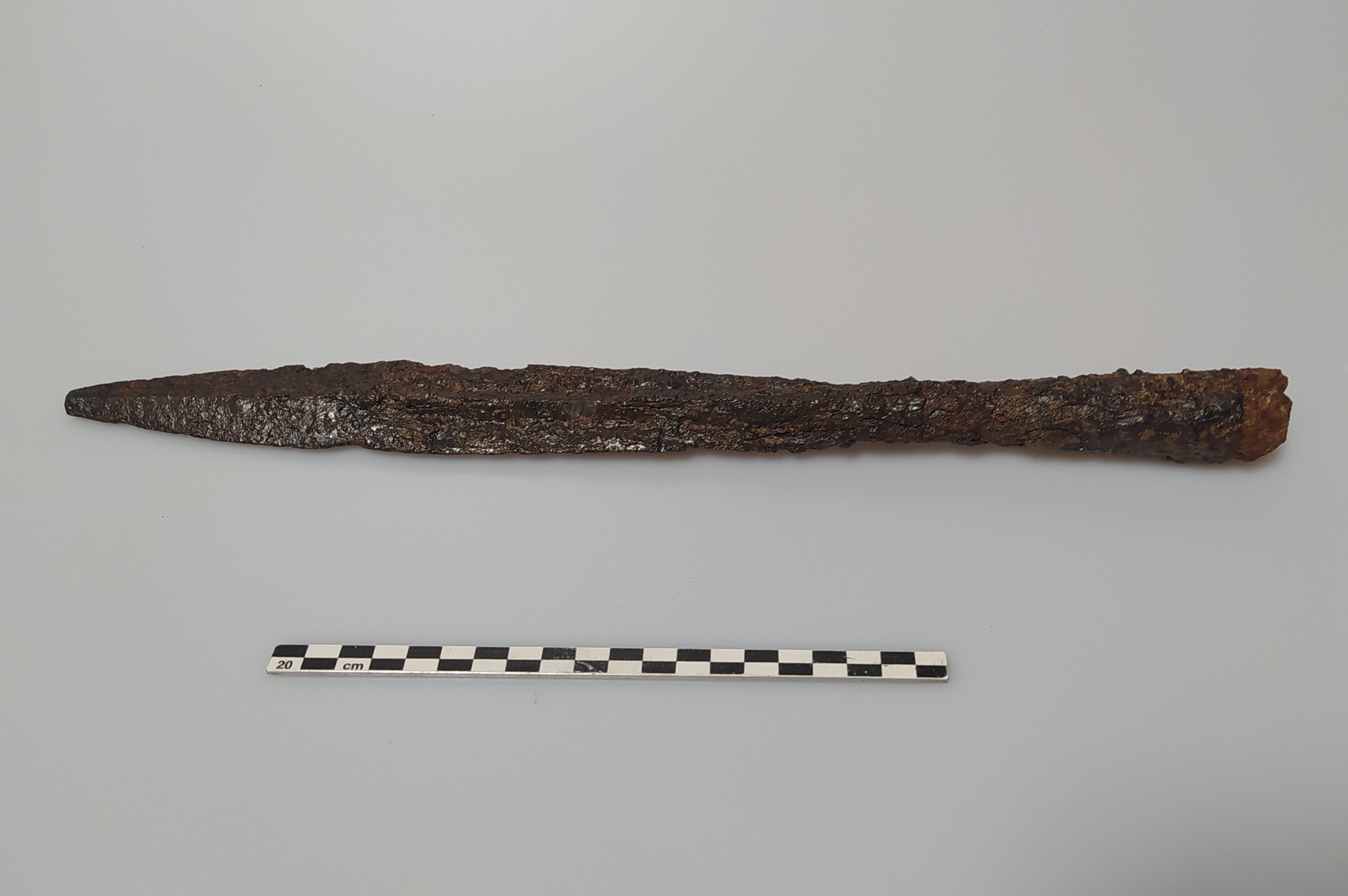 SINGOLO OGGETTO/ lancia, Alto Medioevo