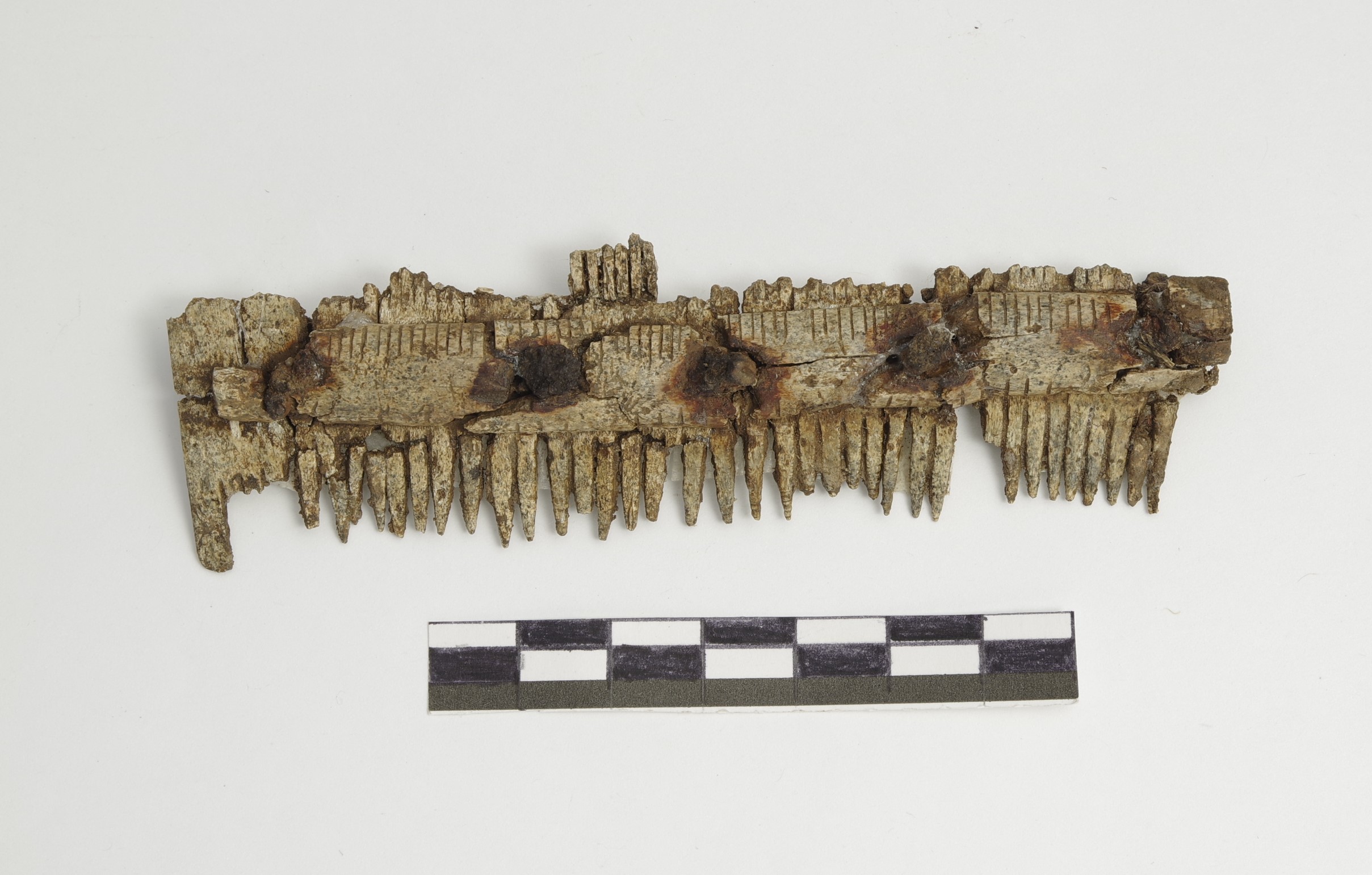 SINGOLO OGGETTO/ pettine, Alto Medioevo