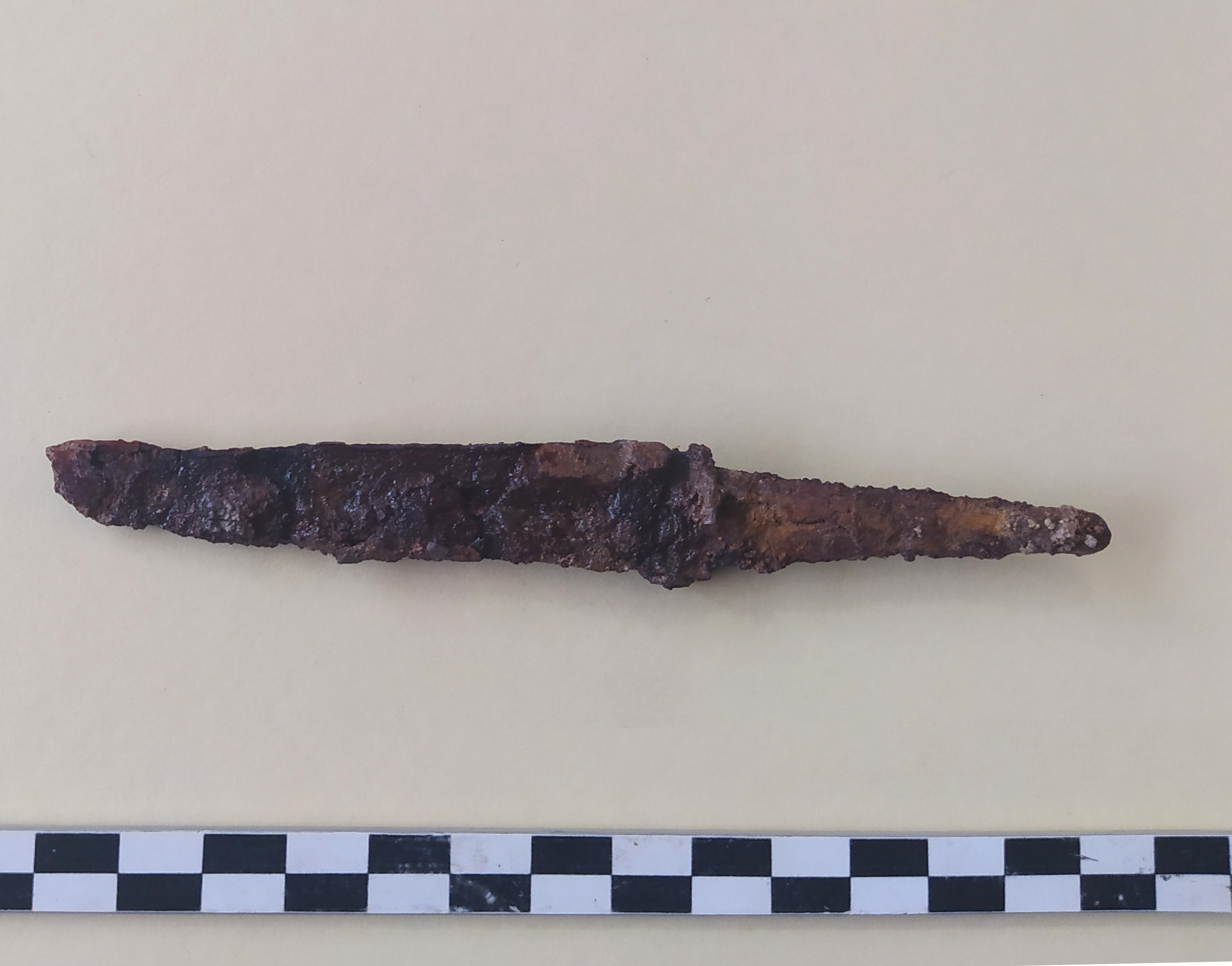 SINGOLO OGGETTO/ coltello, Alto Medioevo