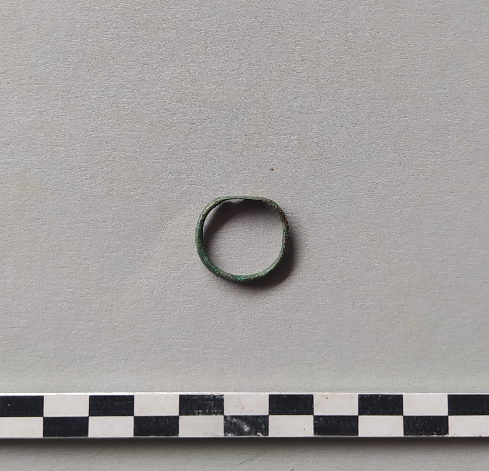 SINGOLO OGGETTO/ anello, Alto Medioevo