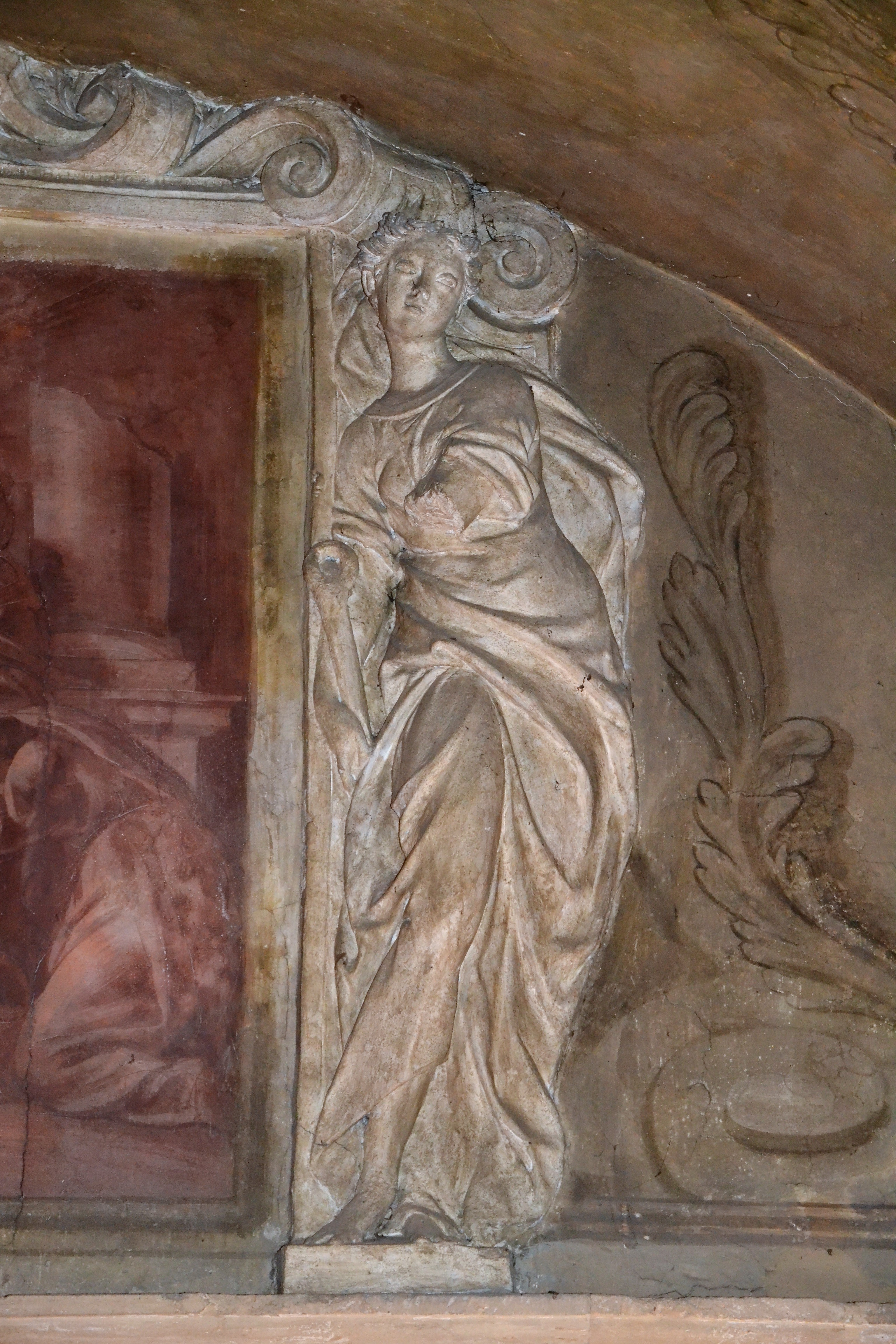 Figure allegoriche femminili/ cherubino/ motivi decorativi a volute (decorazione plastica) - ambito fiammingo (sec. XVII)